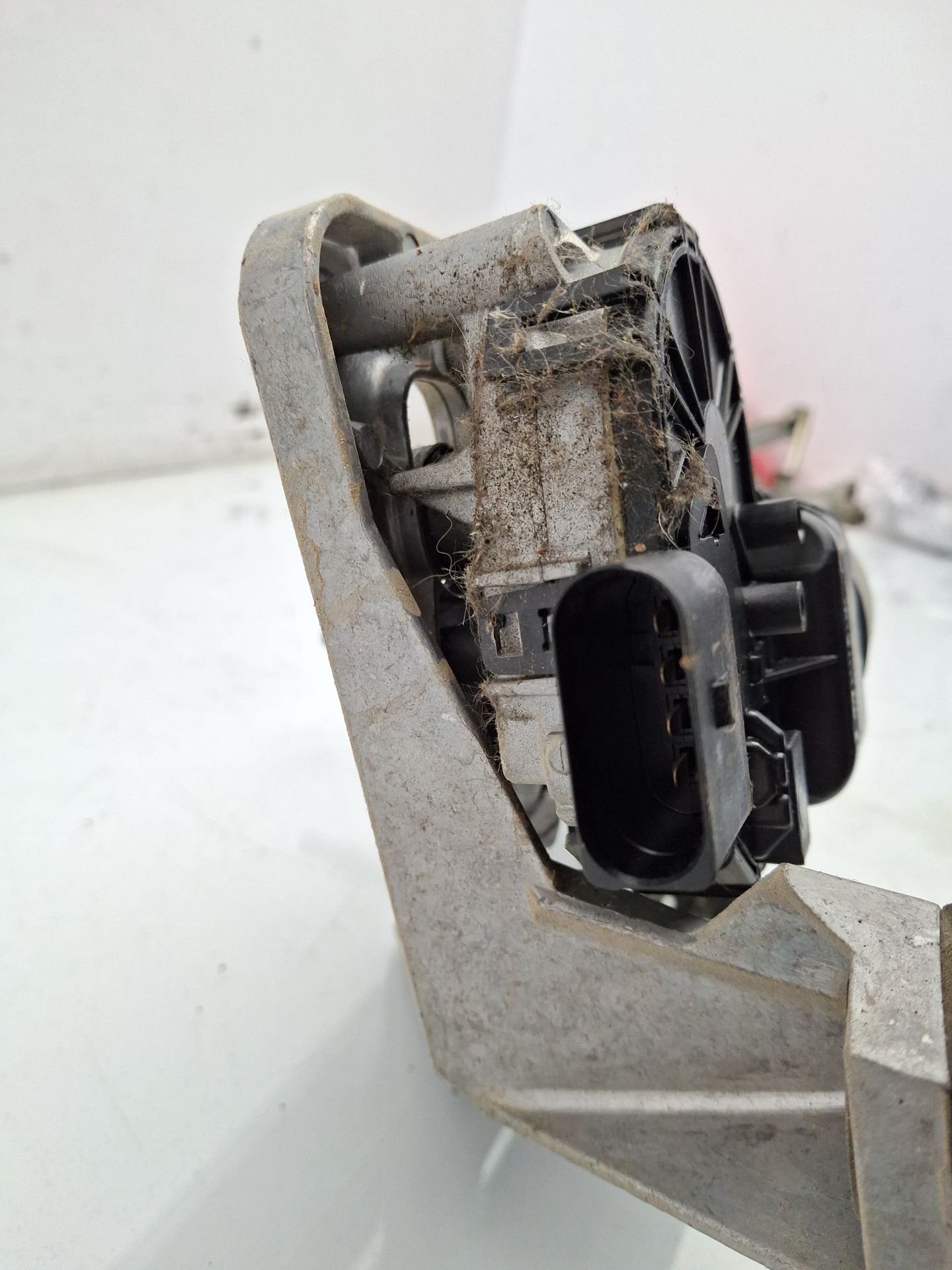 MOTOR LIMPIA DELANTERO FORD KUGA 
