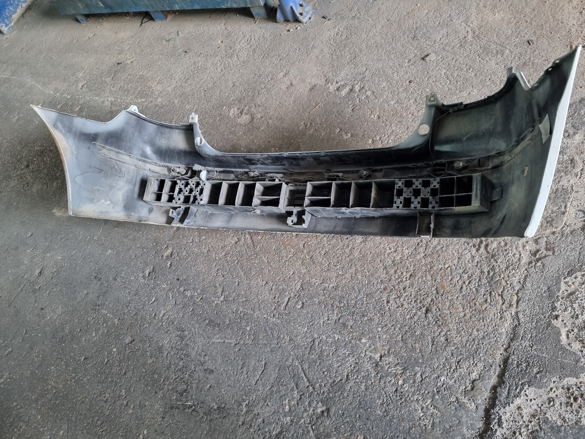 PARAGOLPES TRASERO RENAULT LAGUNA F9Q D6