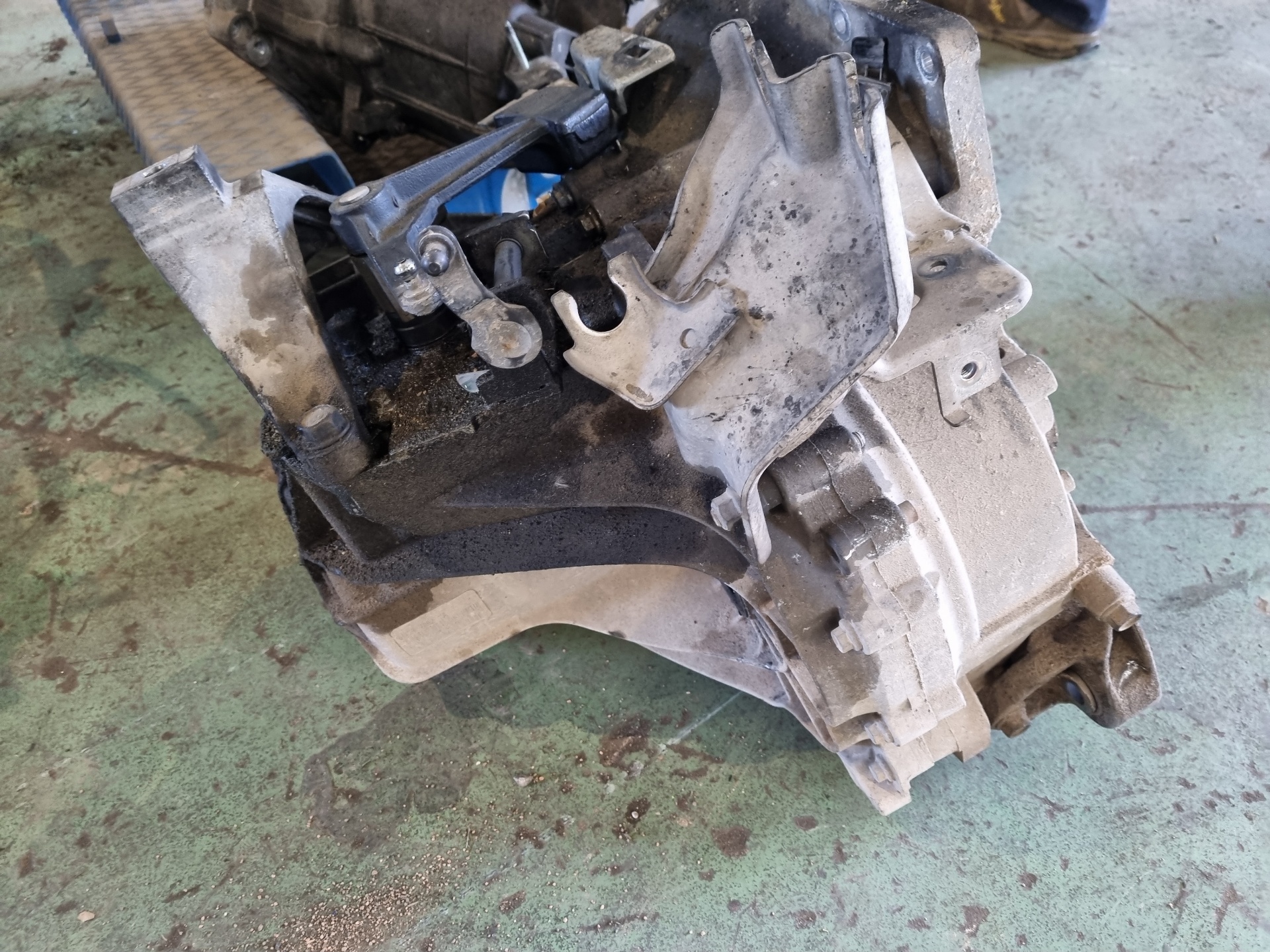 CAJA CAMBIOS MAZDA 3 Y6