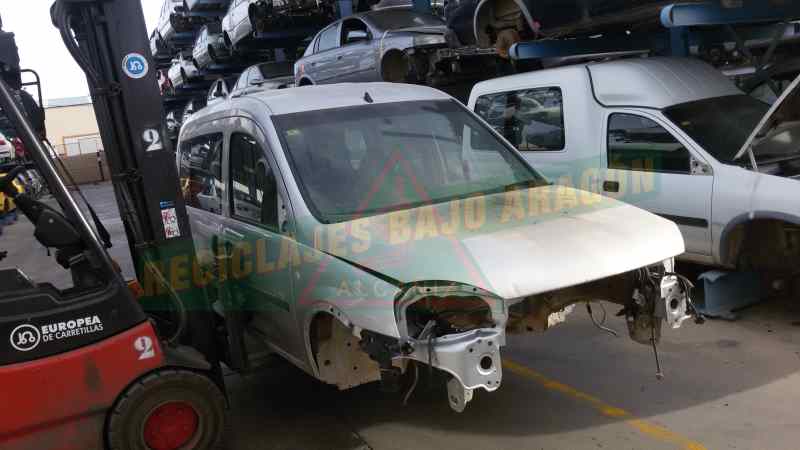 MANGUETA DELANTERA IZQUIERDA OPEL COMBO Y 17 DT