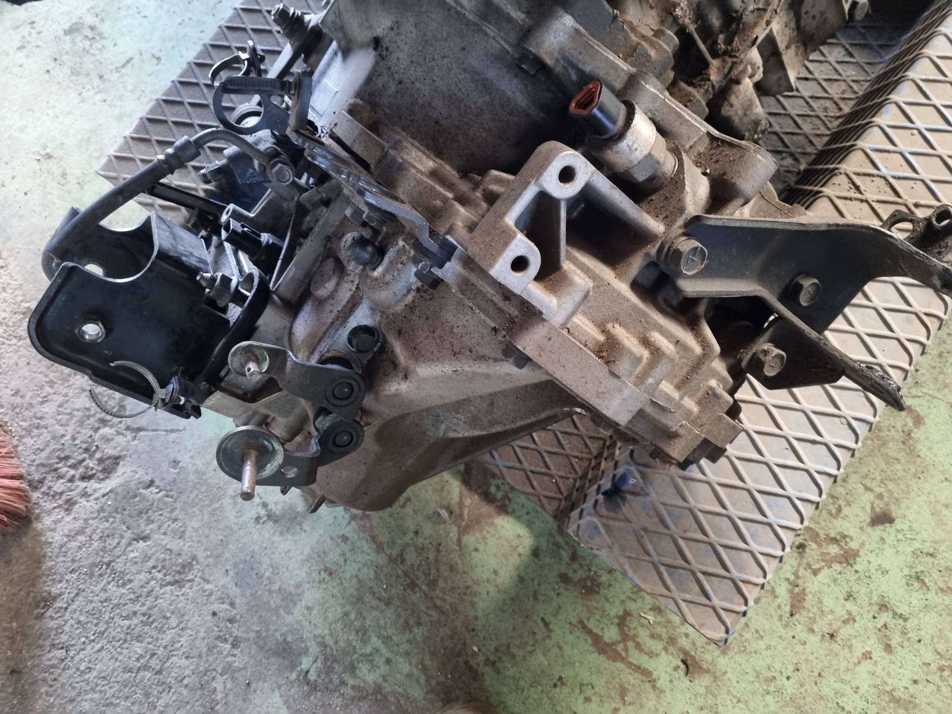 CAJA CAMBIOS KIA CERATO D4EA