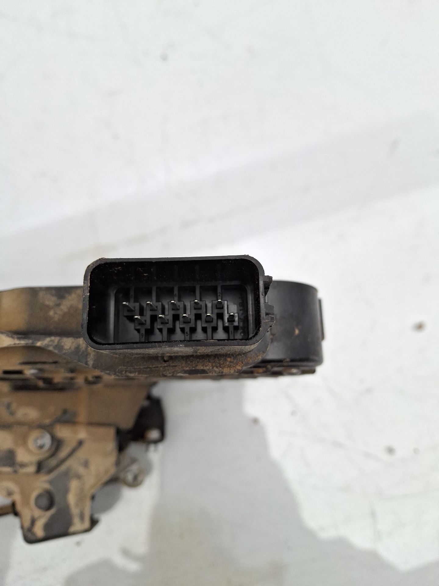 CERRADURA PUERTA TRASERA DERECHA FORD KUGA 