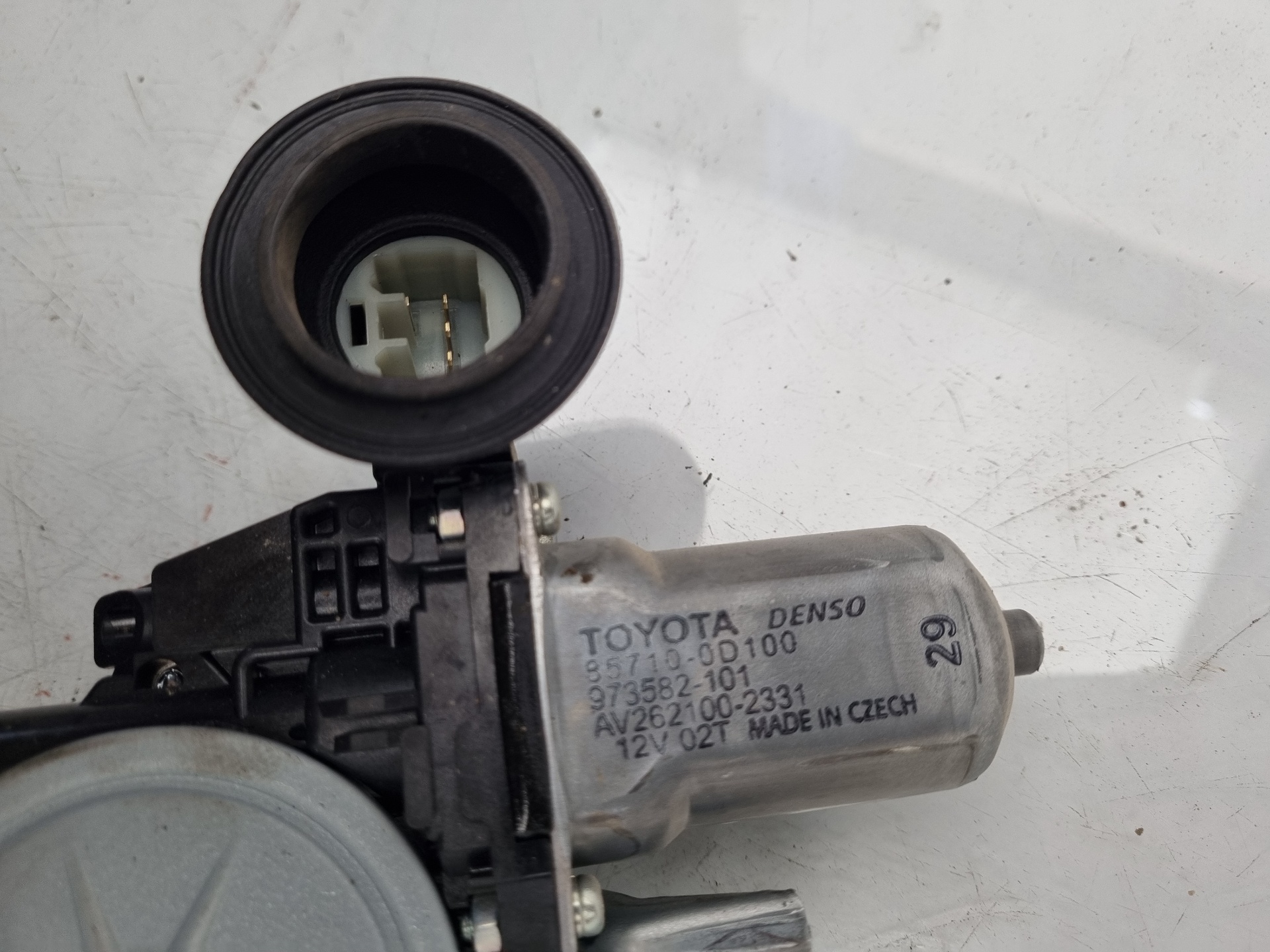 ELEVALUNAS DELANTERO DERECHO TOYOTA YARIS 1NZ