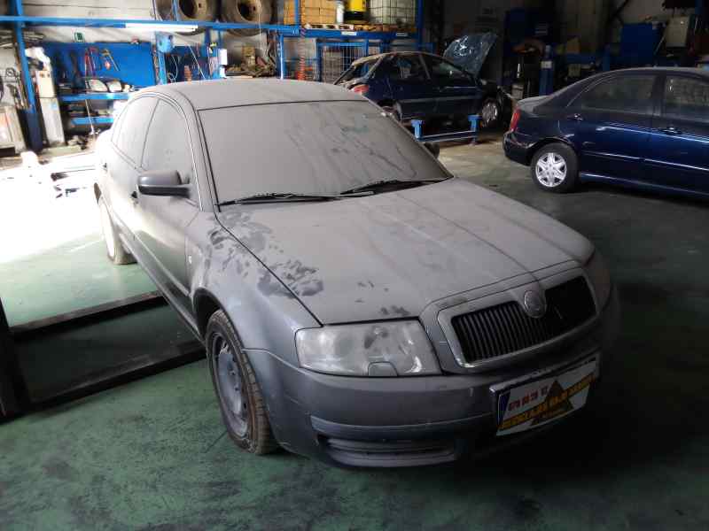 MANGUETA DELANTERA IZQUIERDA SKODA SUPERB 