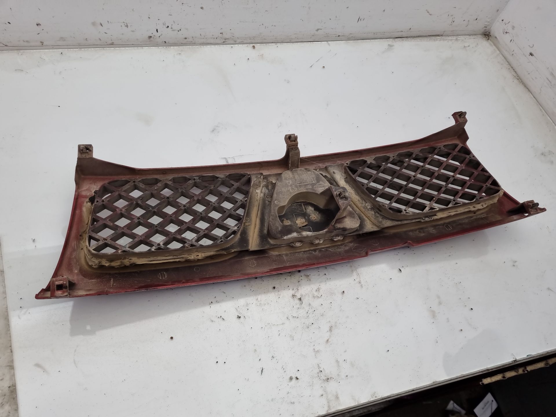REJILLA DELANTERA NISSAN TERRANO 