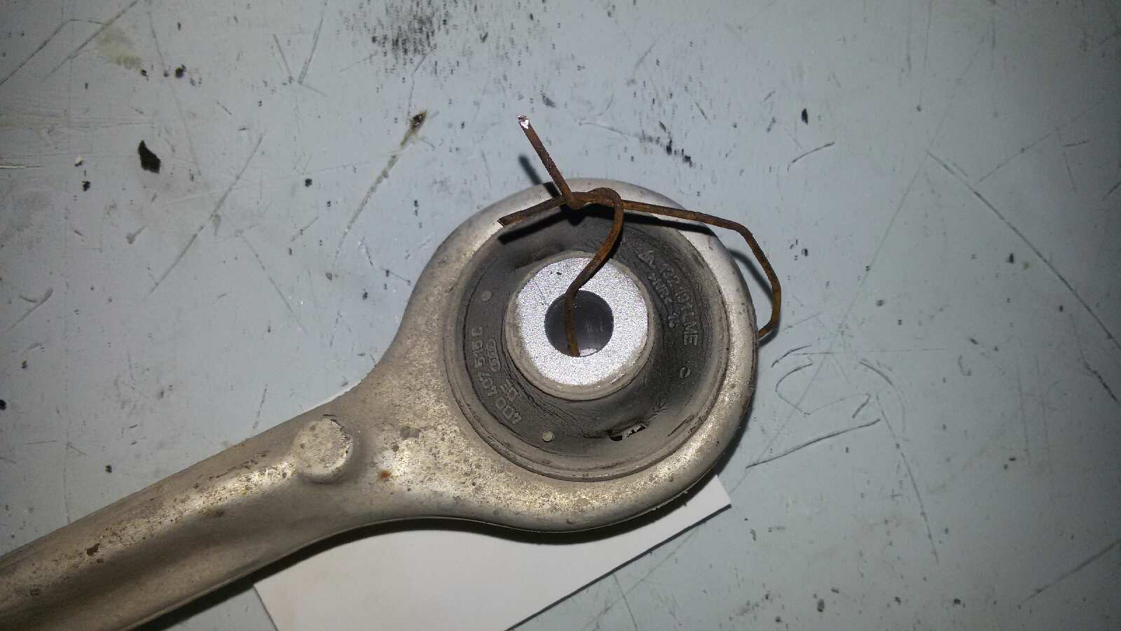 BRAZO SUSPENSION SUPERIOR DELANT. DER. AUDI A4 