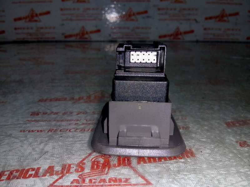 MANDO ELEVALUNAS DELANTERO DERECHO AUDI A2 AUA