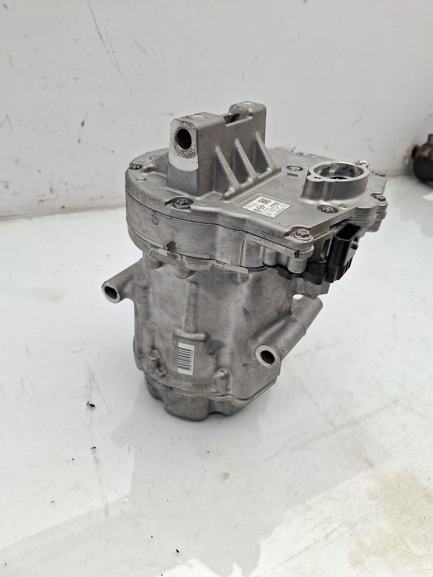 COMPRESOR AIRE ACONDICIONADO RENAULT ARKANA 