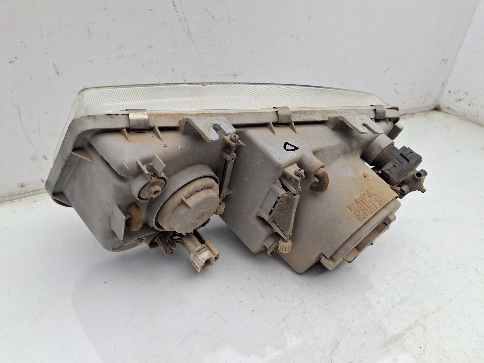FARO DERECHO TATA SAFARI 