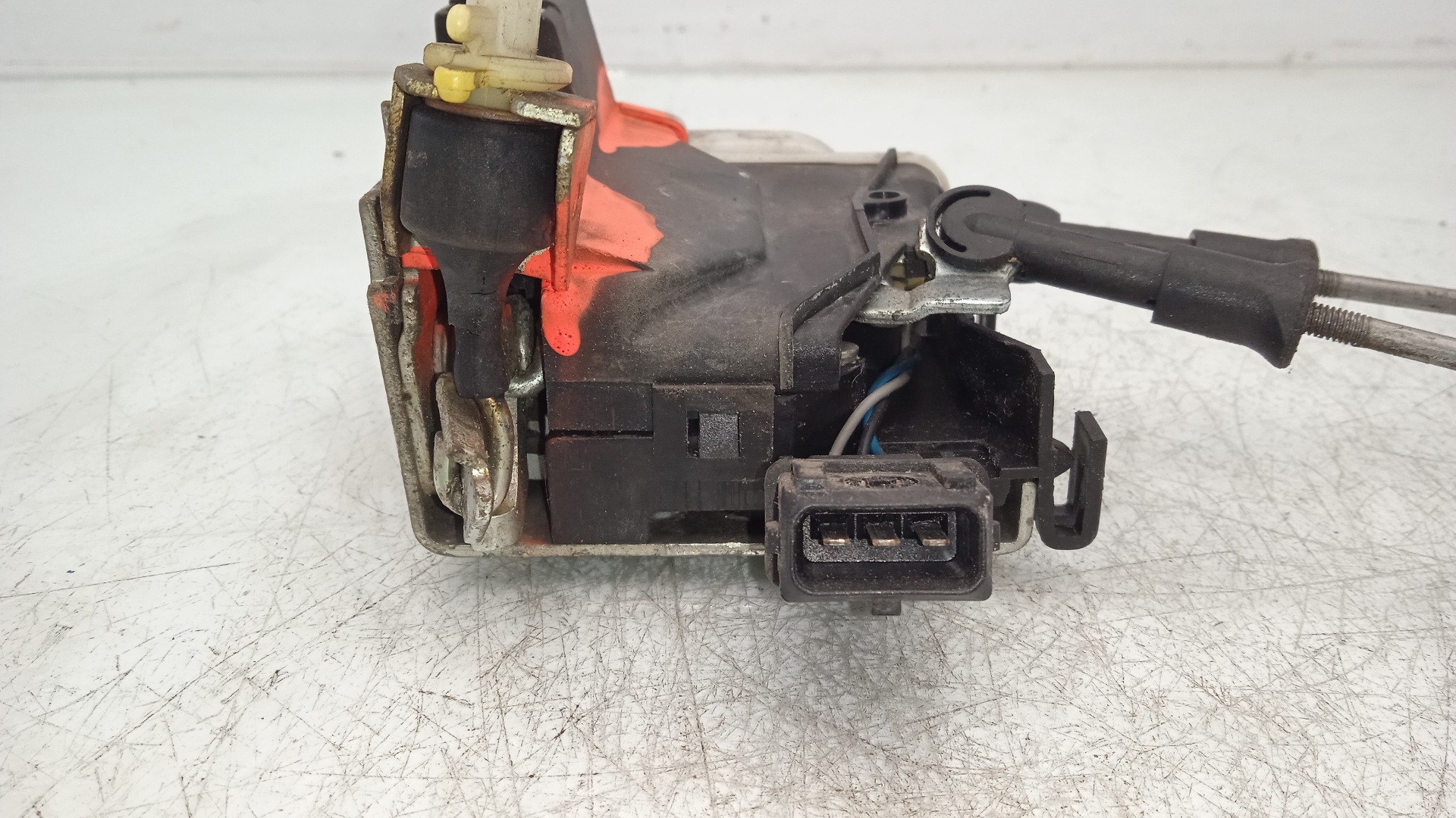 CERRADURA PUERTA DELANTERA IZQUIERDA AUDI 100 AAH