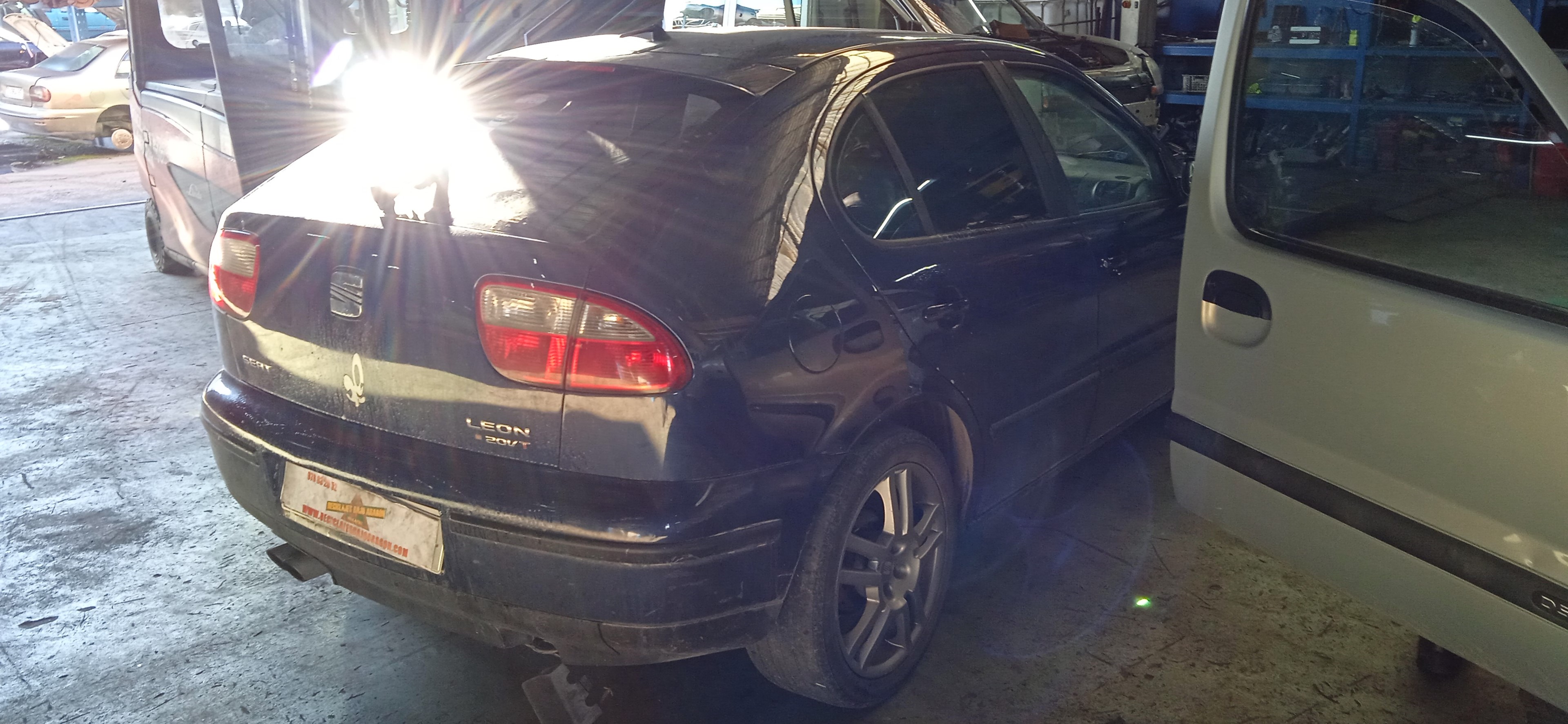 PILOTO TRASERO IZQUIERDO SEAT LEON APP