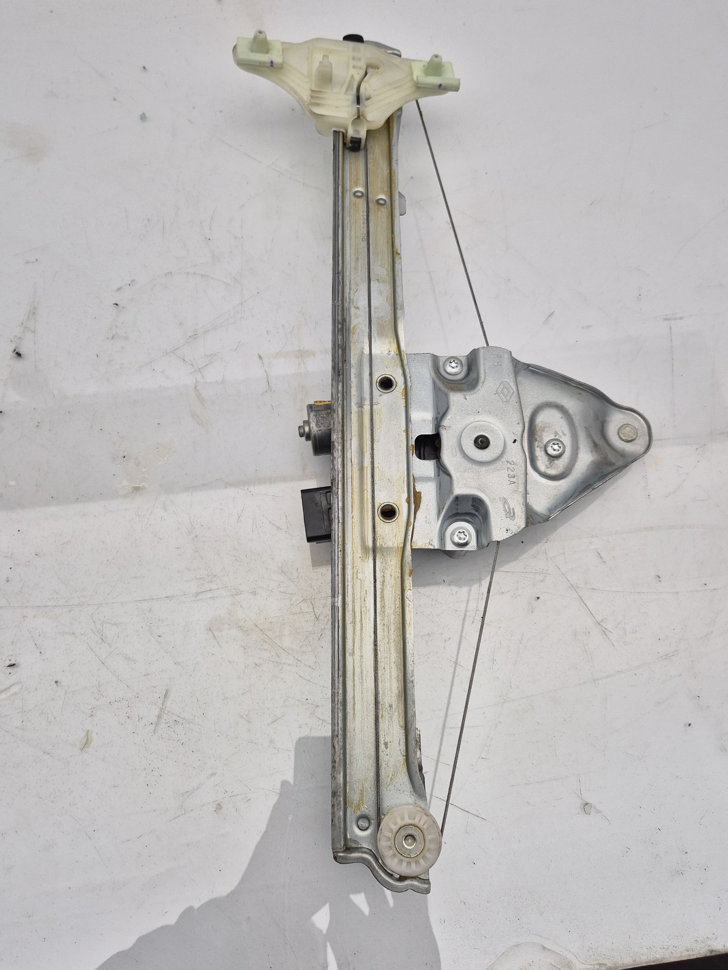 ELEVALUNAS DELANTERO DERECHO RENAULT ARKANA 