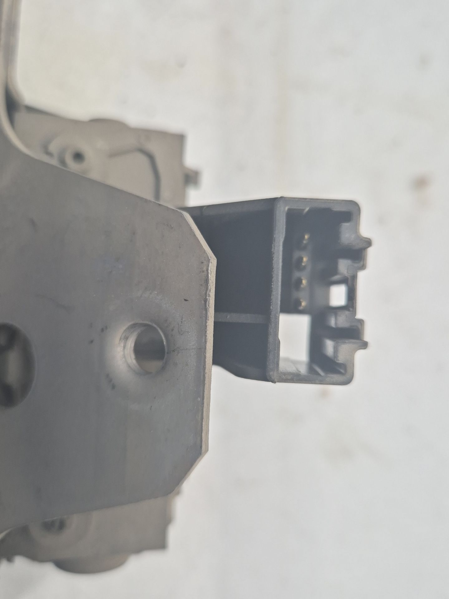CERRADURA MALETERO / PORTON FORD KUGA 