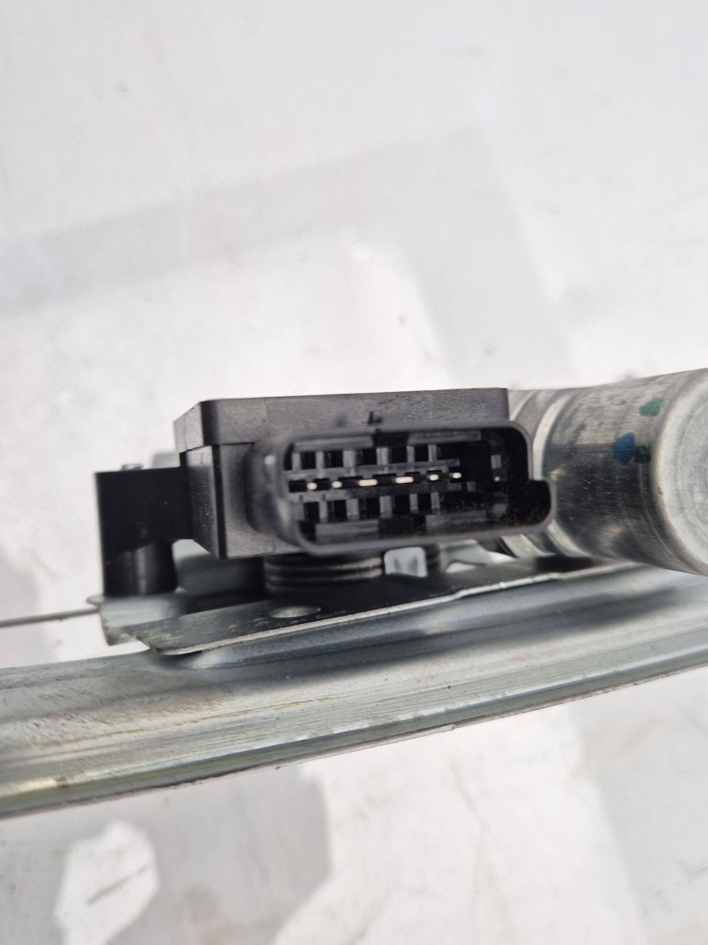 ELEVALUNAS TRASERO DERECHO RENAULT ARKANA 