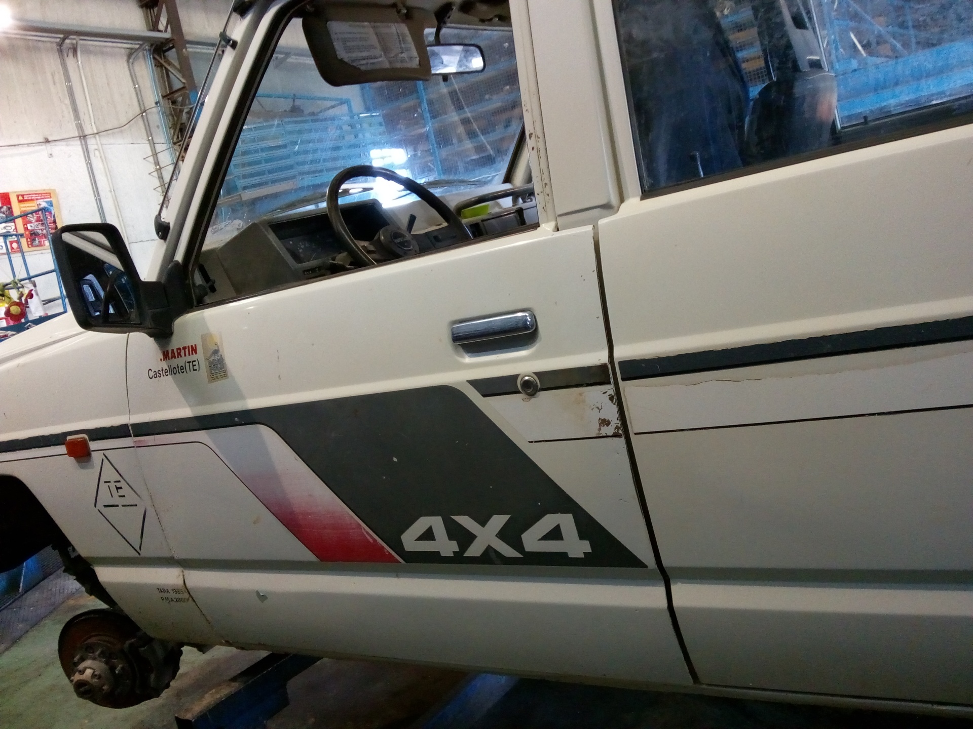 PUERTA DELANTERA IZQUIERDA NISSAN PATROL A4.28.11