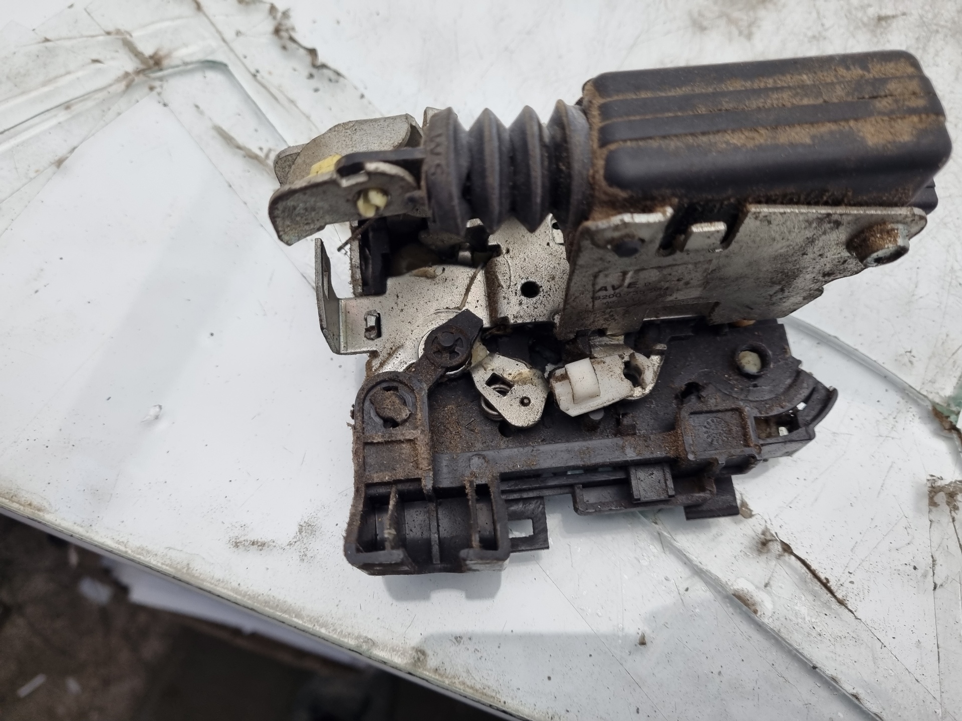 CERRADURA PUERTA DELANTERA DERECHA DACIA SANDERO K9K E8