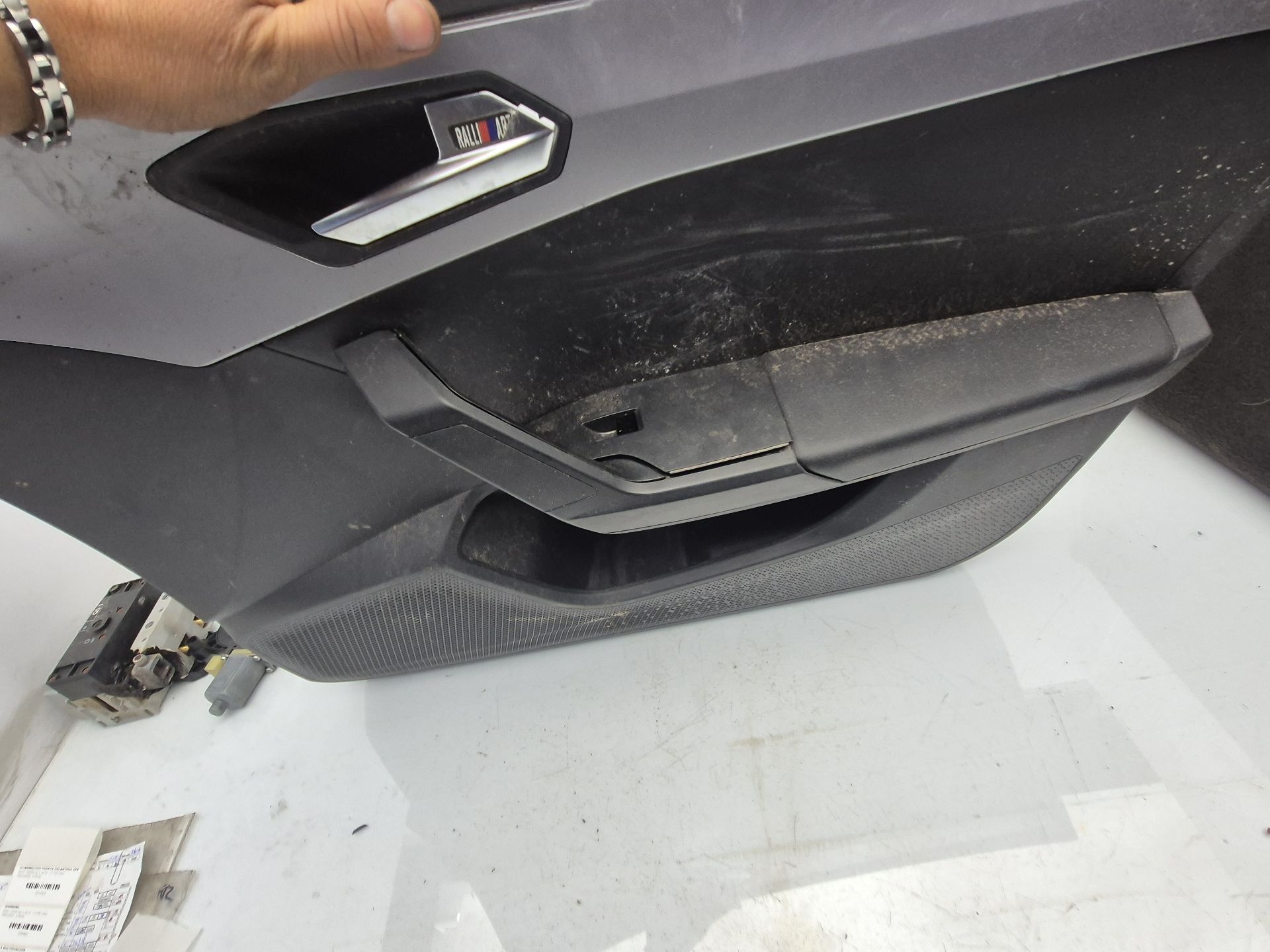 GUARNECIDO PUERTA DELANTERA DERECHA SEAT LEON 