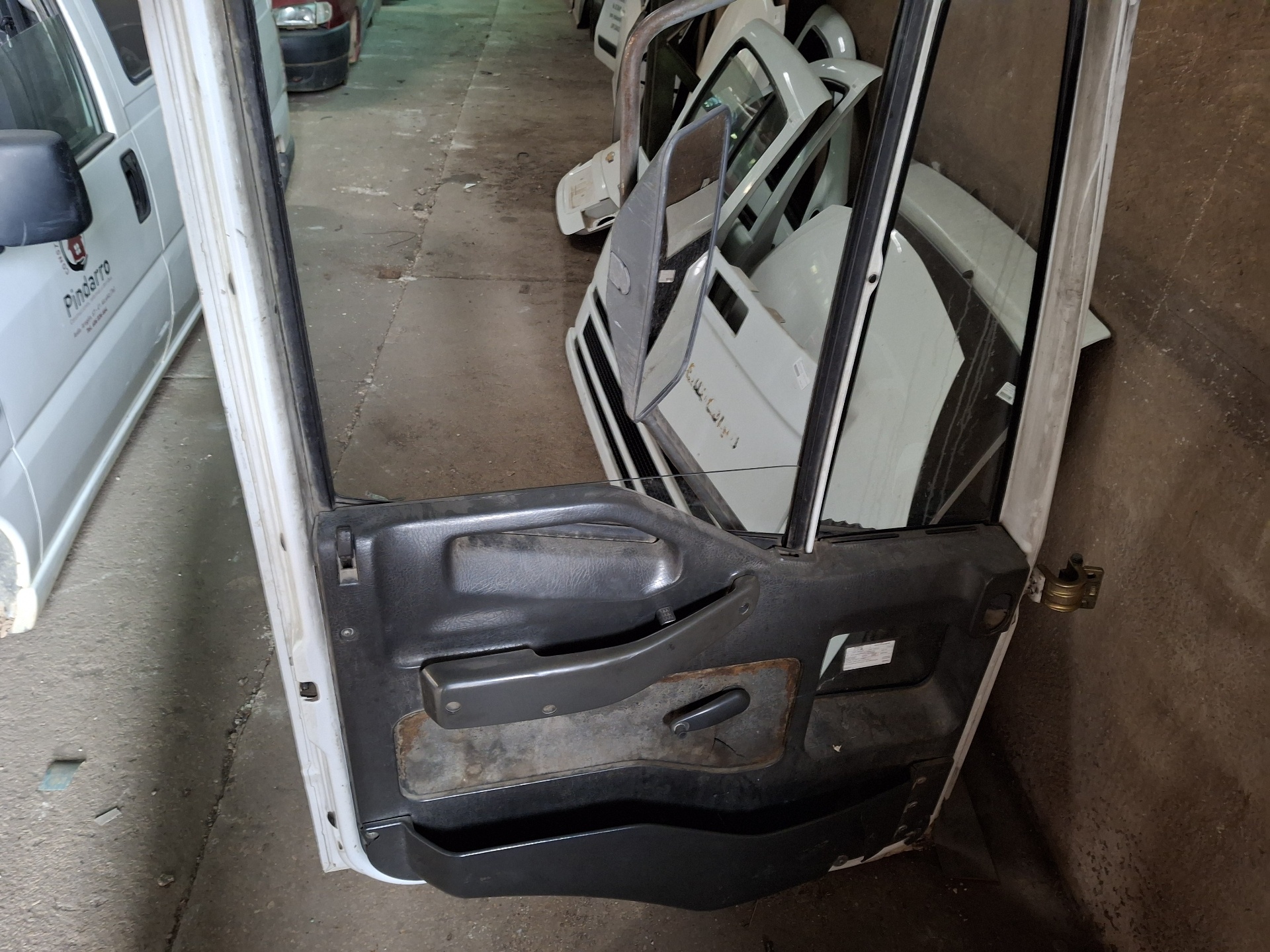 PUERTA DELANTERA IZQUIERDA IVECO EUROCARGO D-8060. 45B