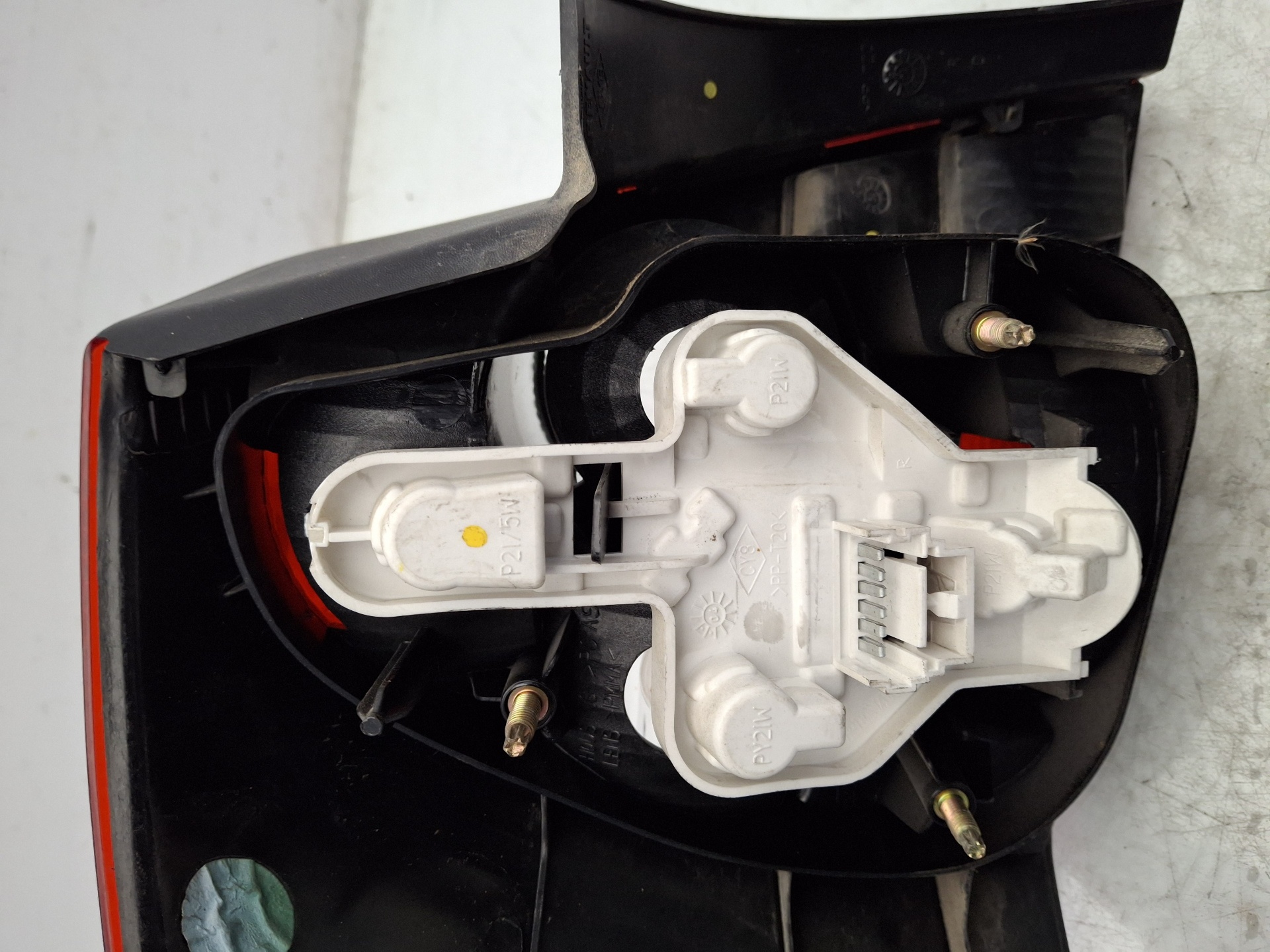 PILOTO TRASERO DERECHO RENAULT MEGANE F9Q B8