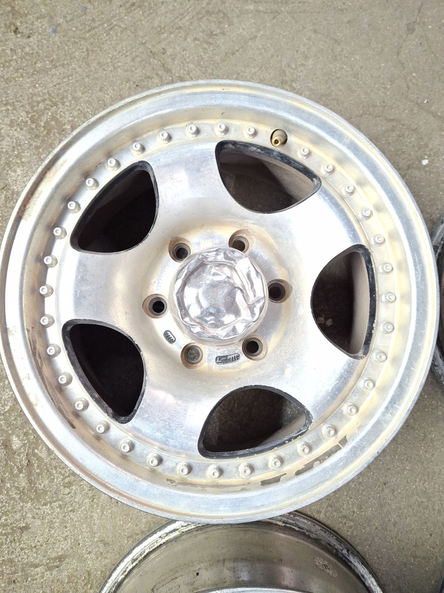 JUEGO LLANTAS MITSUBISHI MONTERO 