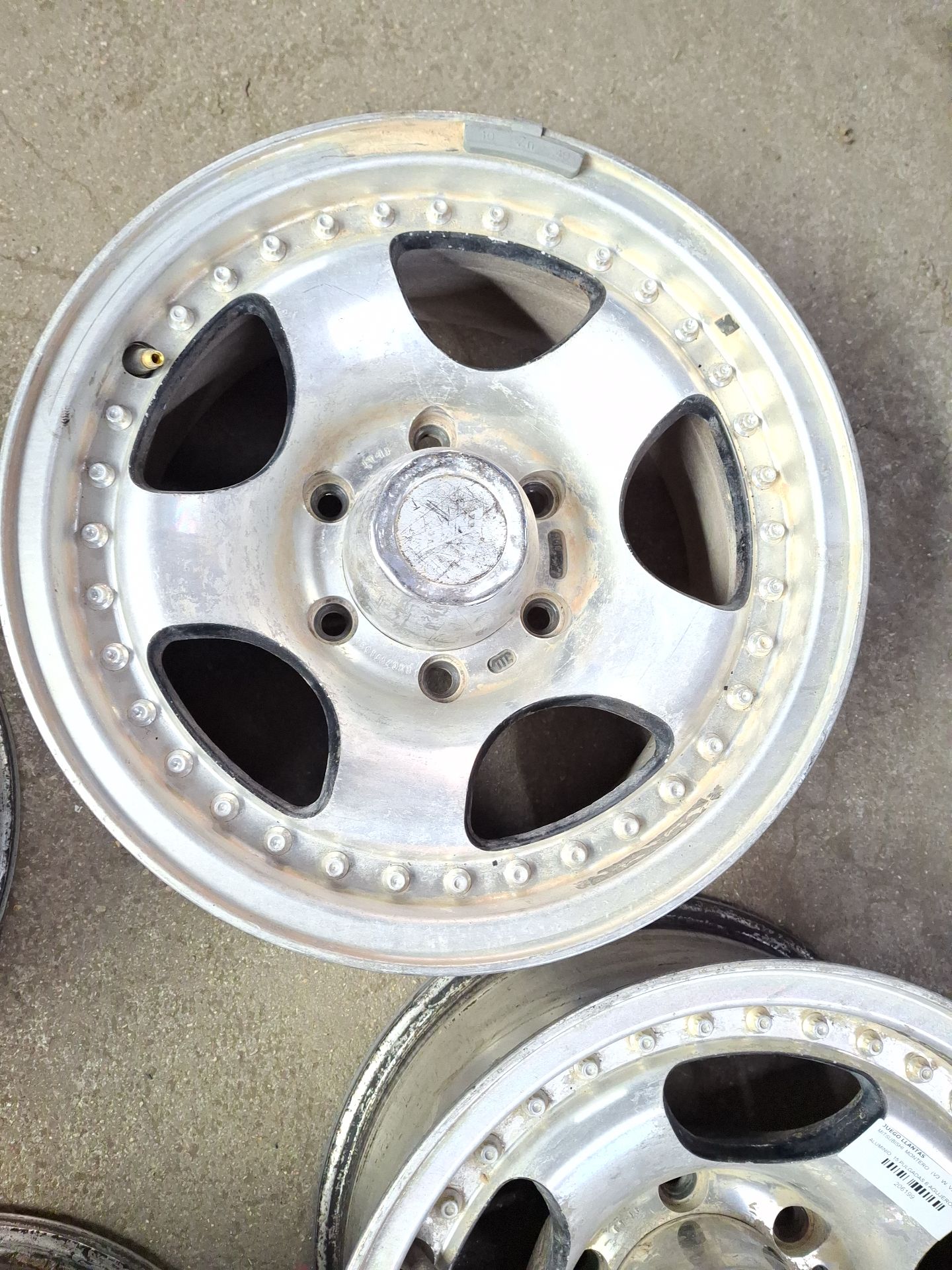 JUEGO LLANTAS MITSUBISHI MONTERO 