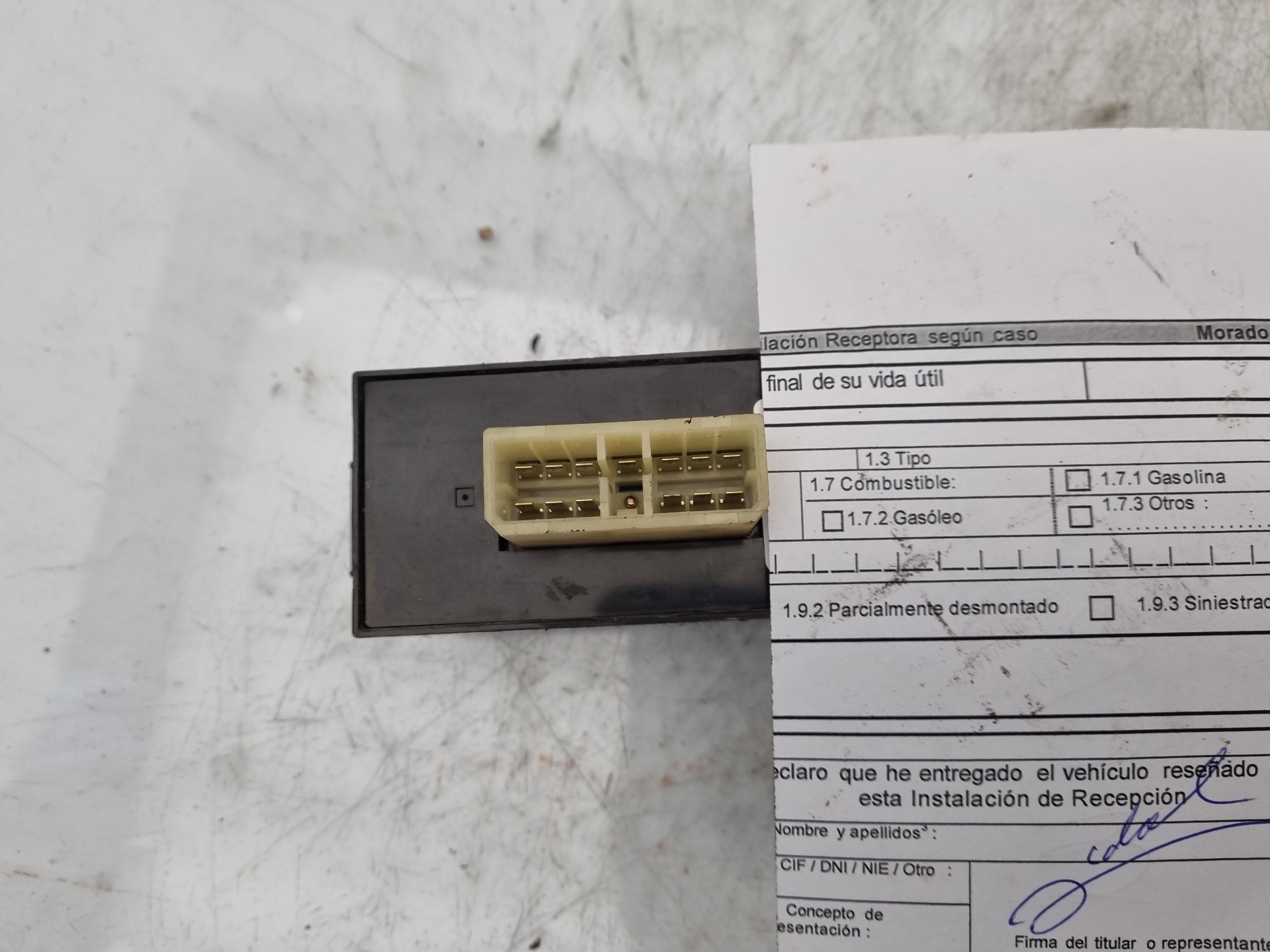 MANDO ELEVALUNAS DELANTERO IZQUIERDO MITSUBISHI MO 4M40