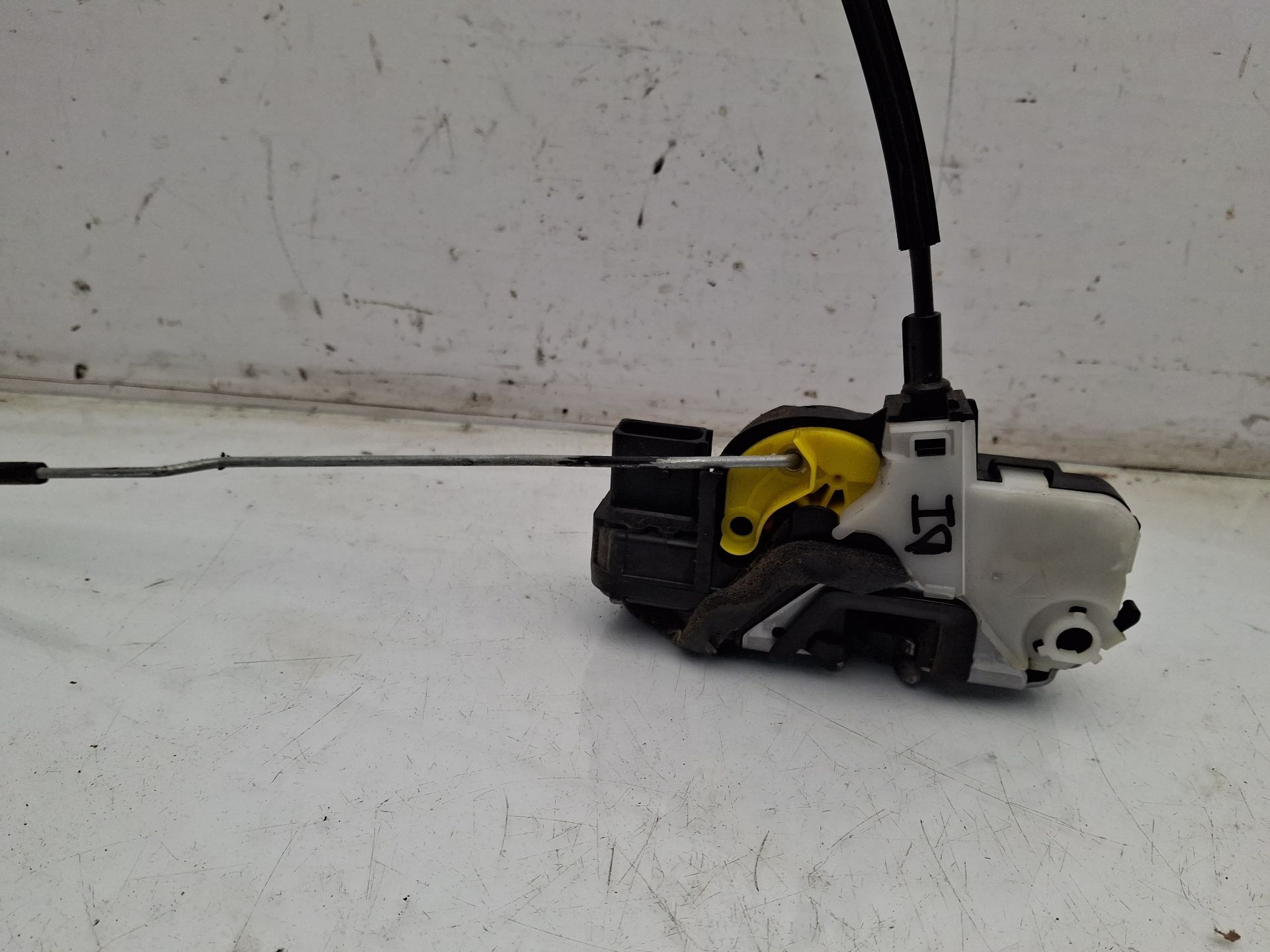 CERRADURA PUERTA DELANTERA IZQUIERDA CHEVROLET CRU 