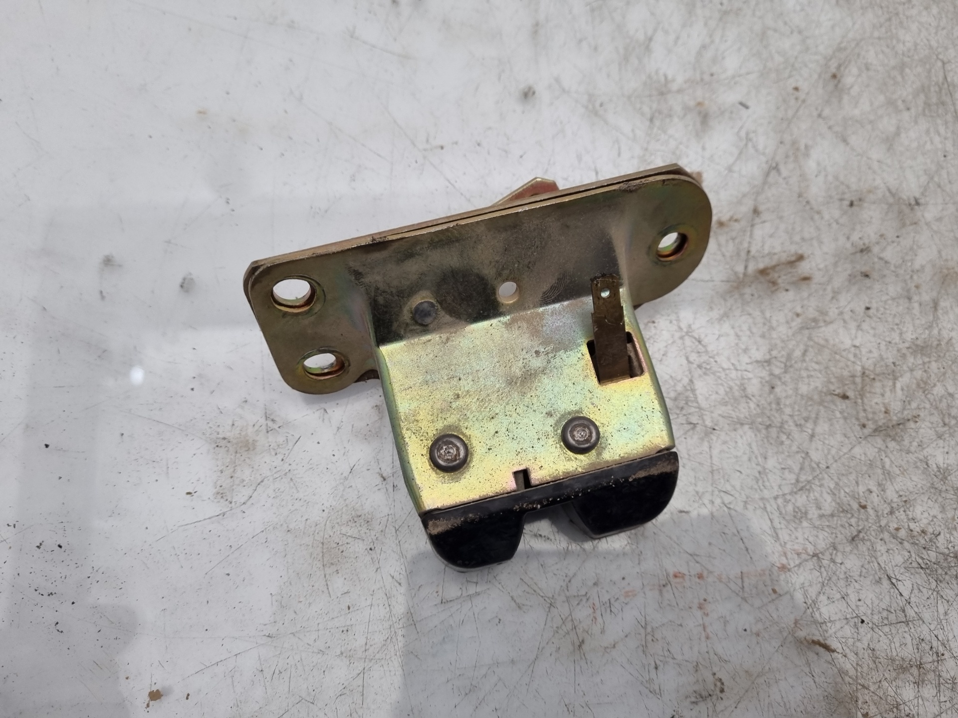 CERRADURA MALETERO / PORTON MITSUBISHI CARISMA 4G92