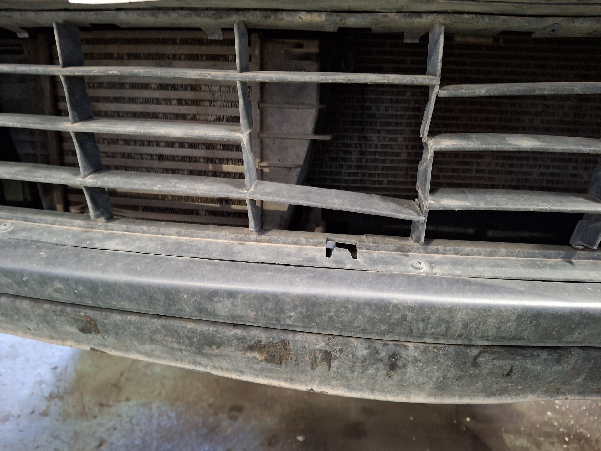 PARAGOLPES DELANTERO RENAULT CLIO GRANDTOUR K9K 67