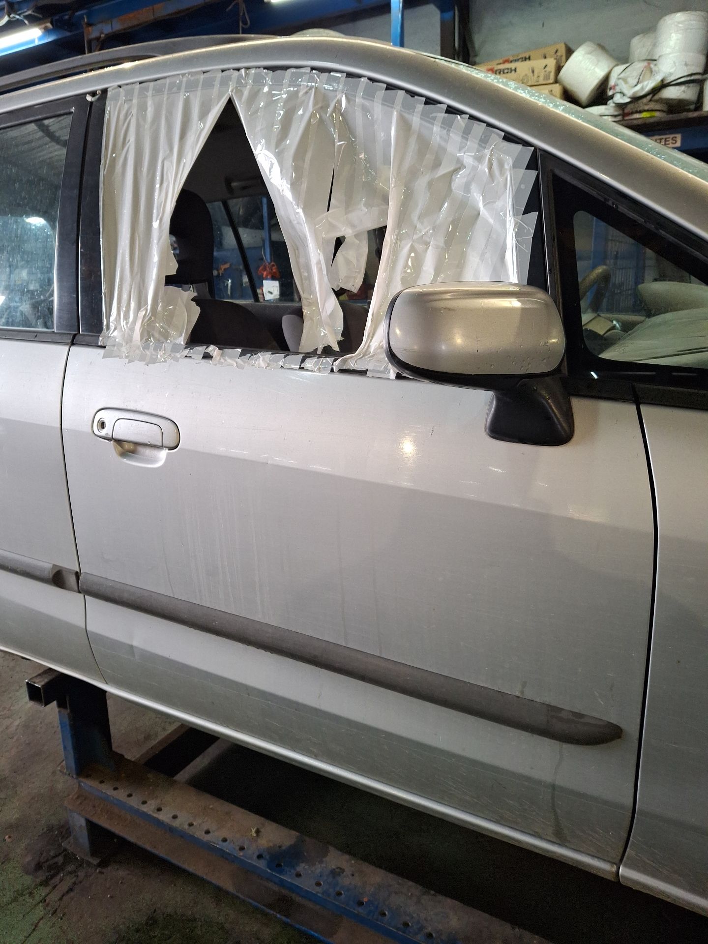 PUERTA DELANTERA DERECHA MAZDA PREMACY 