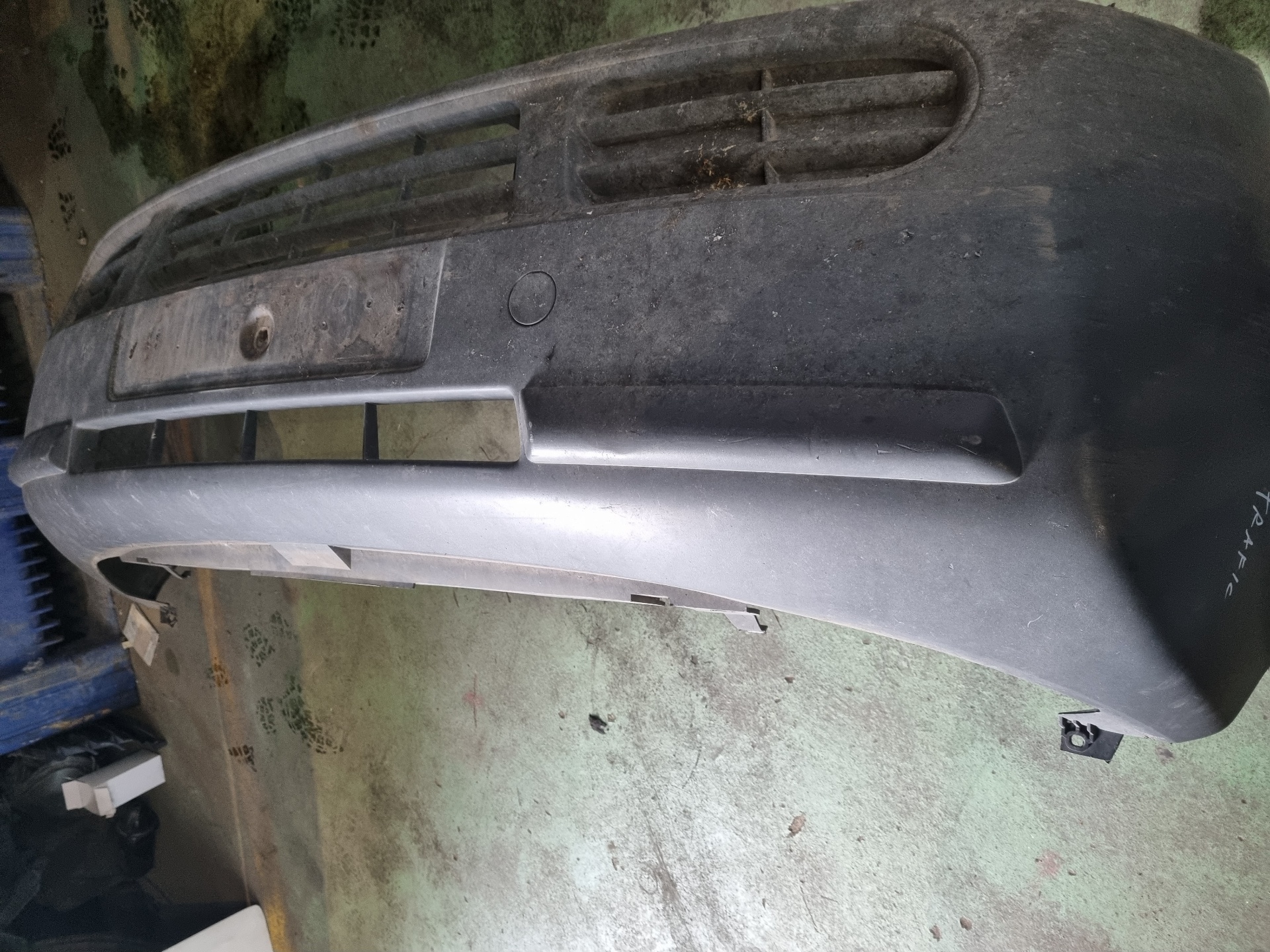 PARAGOLPES DELANTERO RENAULT TRAFIC F9Q U7