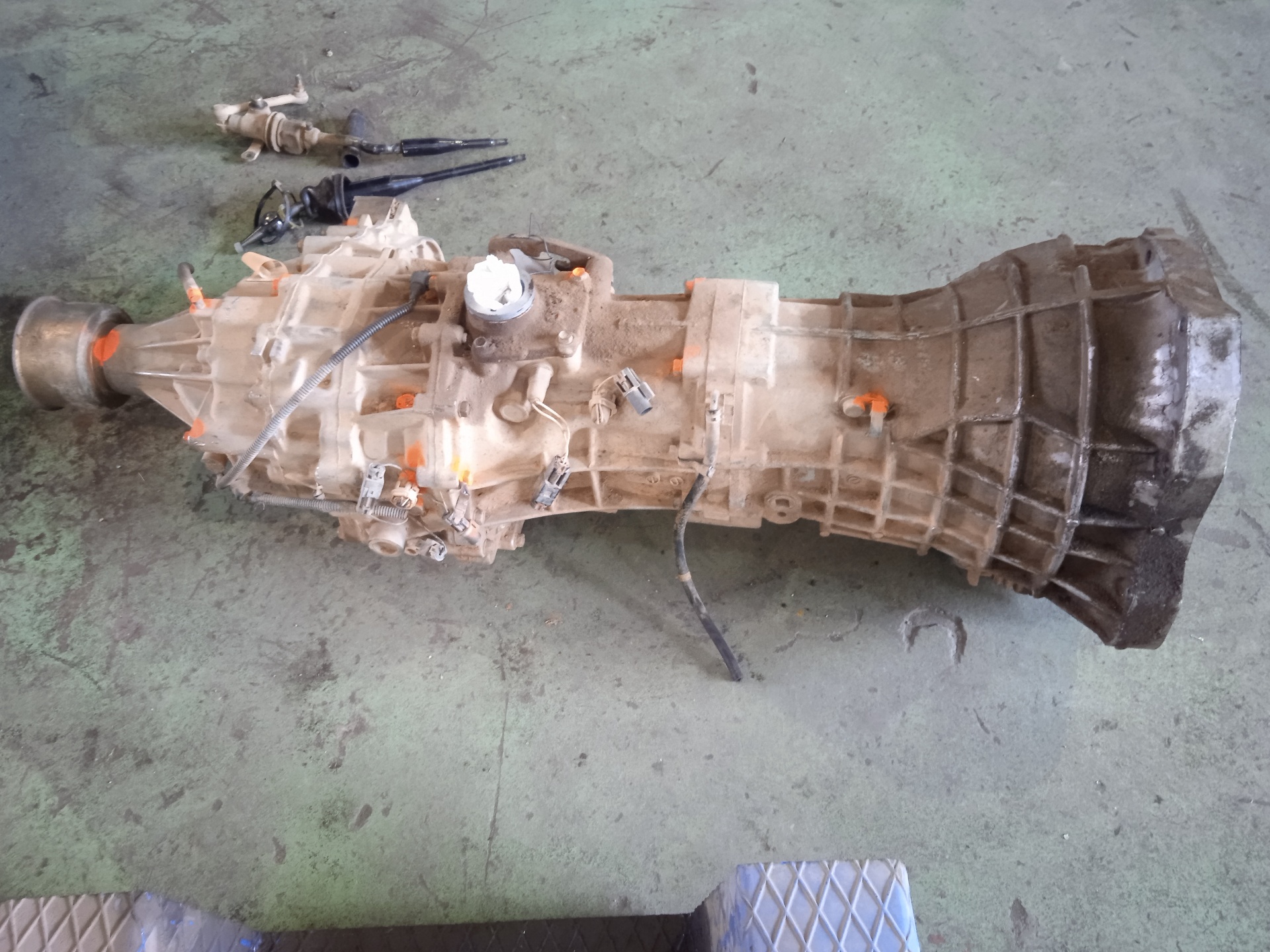 CAJA CAMBIOS NISSAN PICK YD25