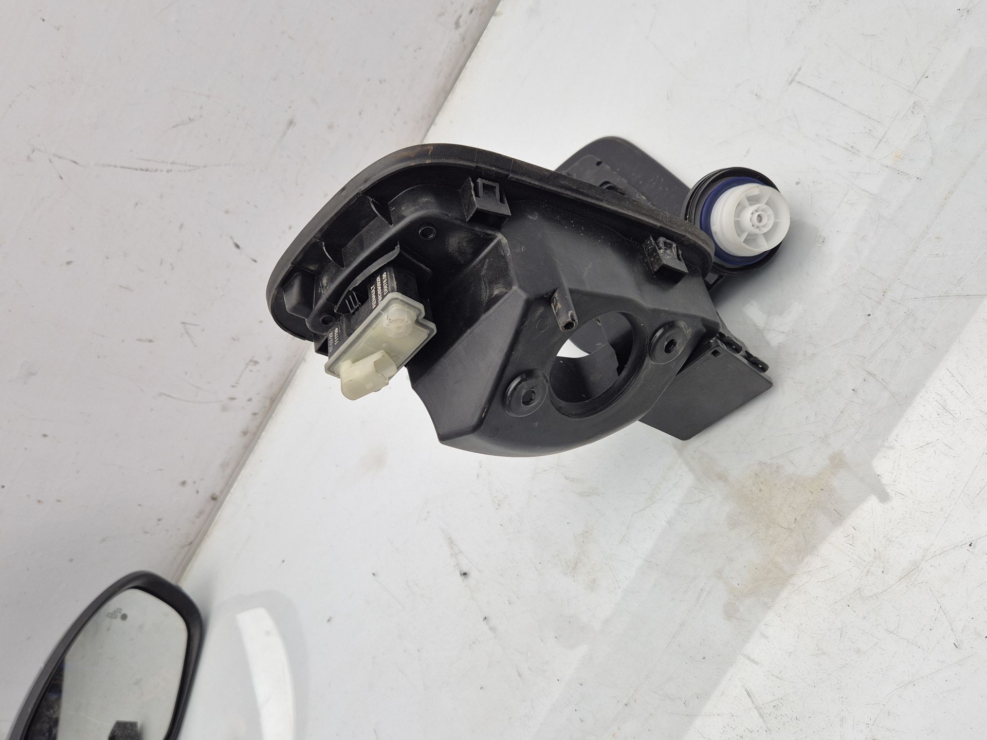 TAPA EXTERIOR COMBUSTIBLE RENAULT ARKANA 