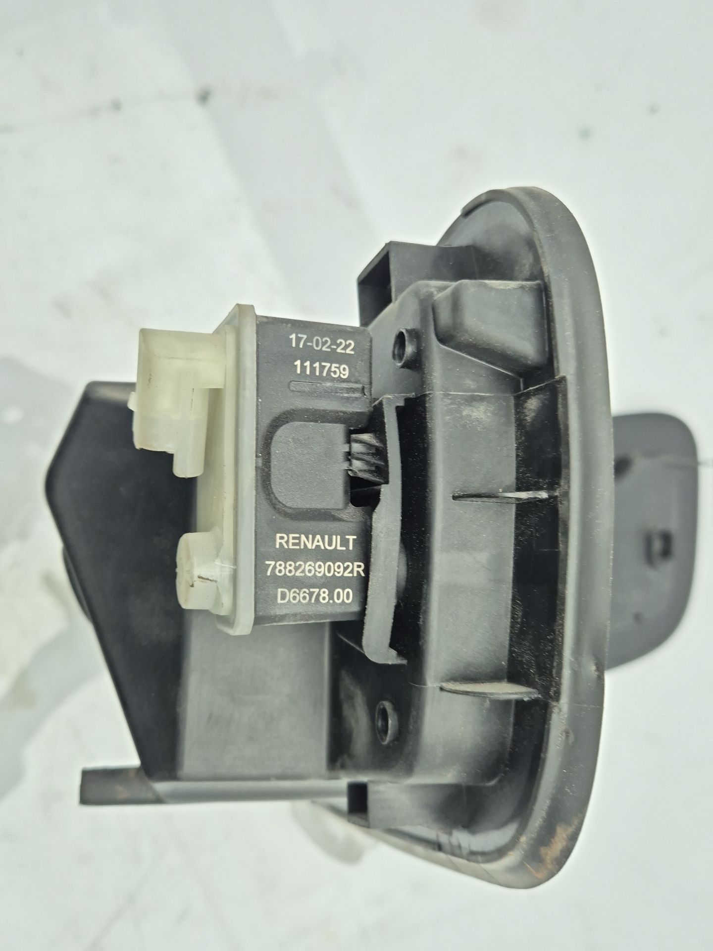 TAPA EXTERIOR COMBUSTIBLE RENAULT ARKANA 