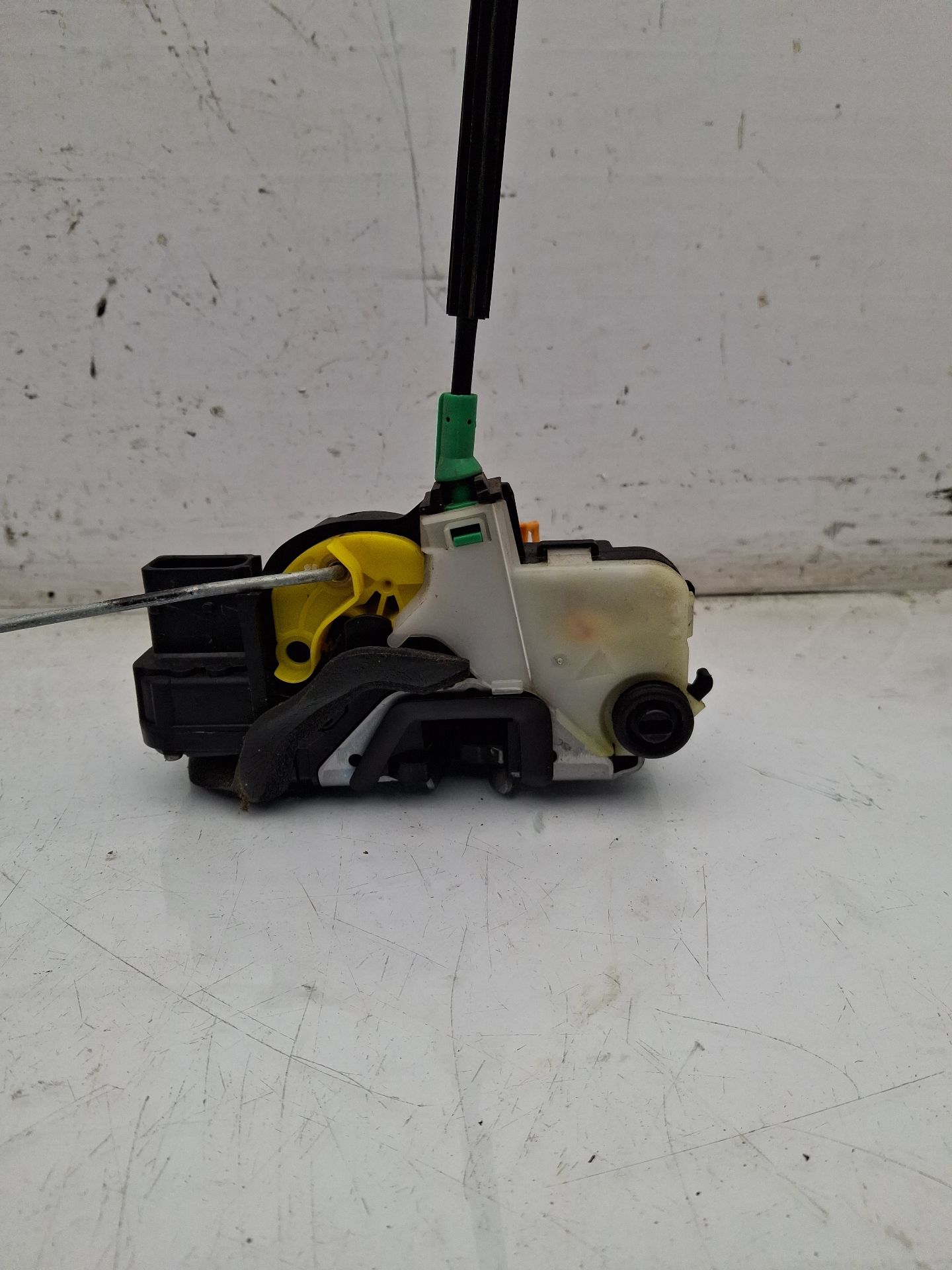 CERRADURA PUERTA TRASERA IZQUIERDA CHEVROLET CRUZE 