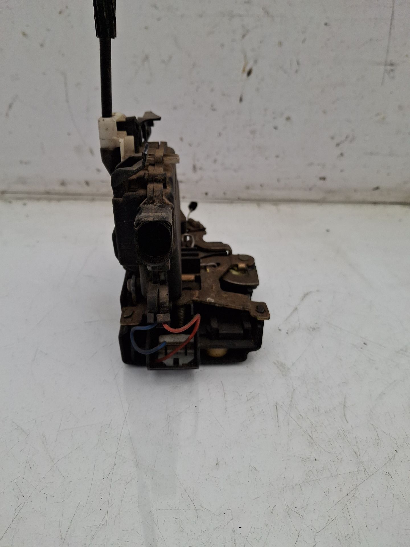 CERRADURA PUERTA TRASERA IZQUIERDA VOLKSWAGEN GOLF 