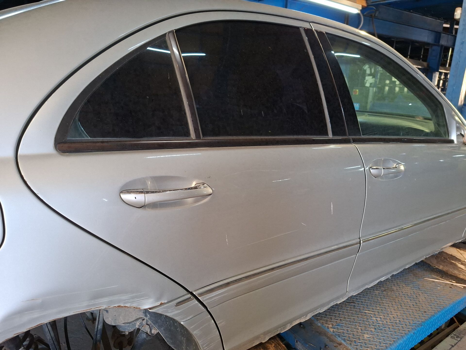 PUERTA TRASERA DERECHA MERCEDES-BENZ CLASE C 