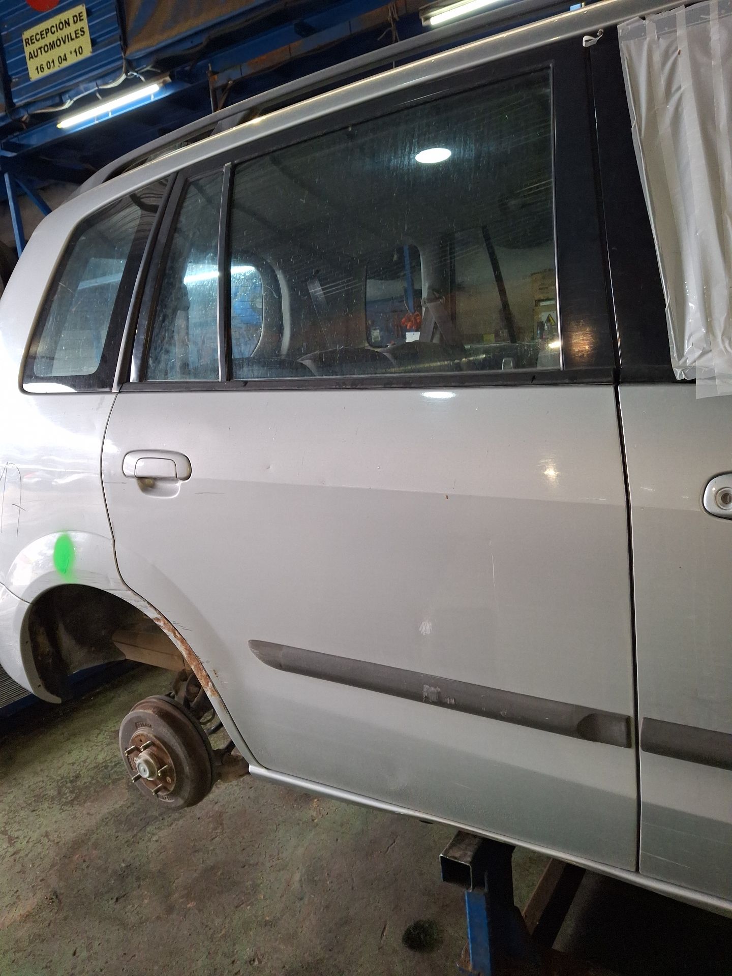PUERTA TRASERA DERECHA MAZDA PREMACY 