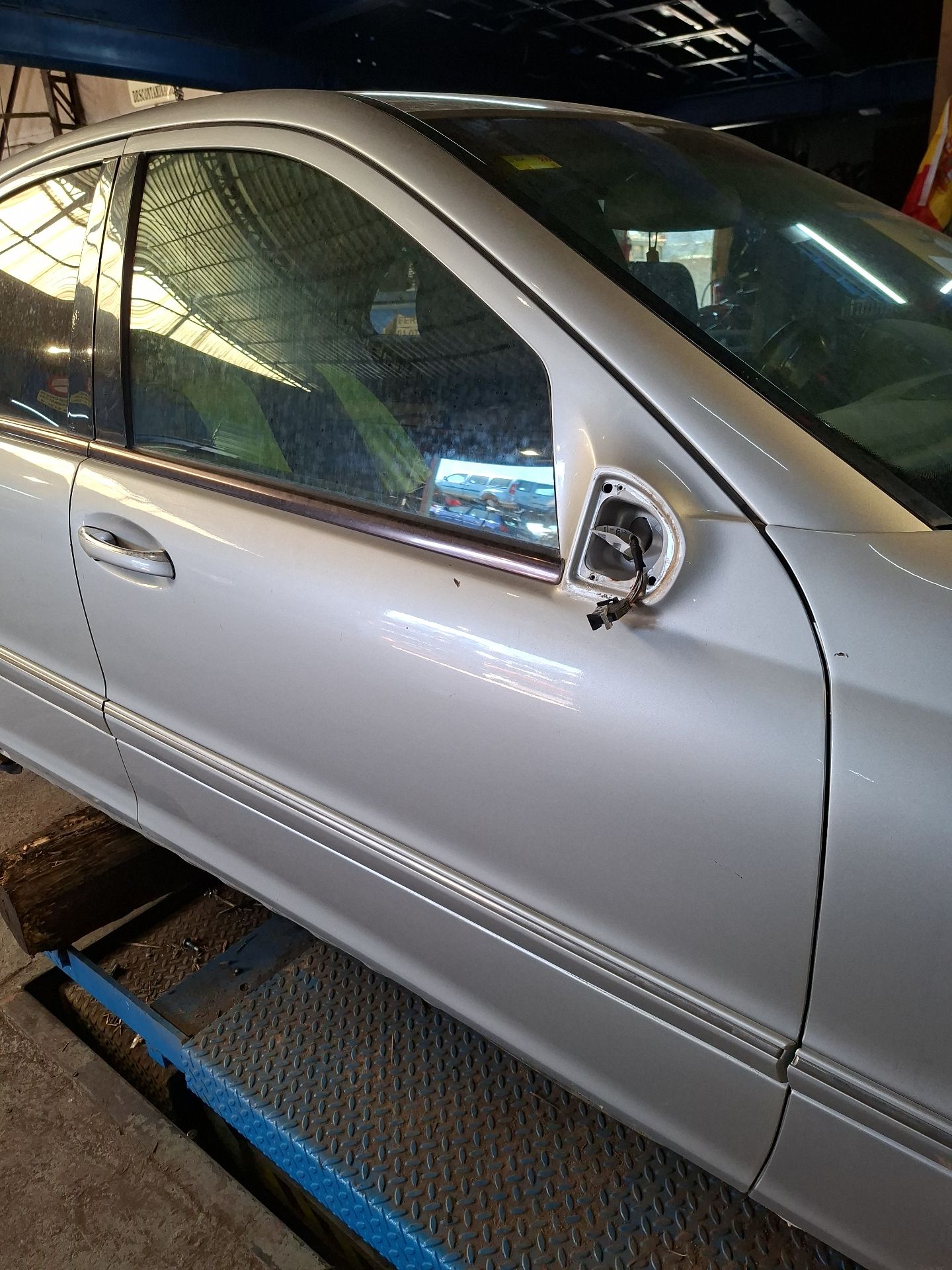 PUERTA DELANTERA DERECHA MERCEDES-BENZ CLASE C 