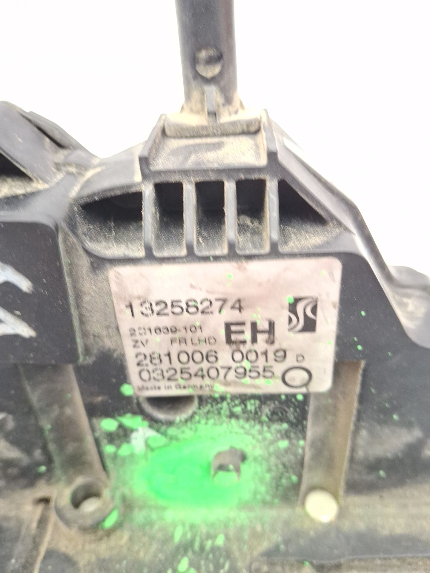 CERRADURA PUERTA DELANTERA DERECHA OPEL CORSA 