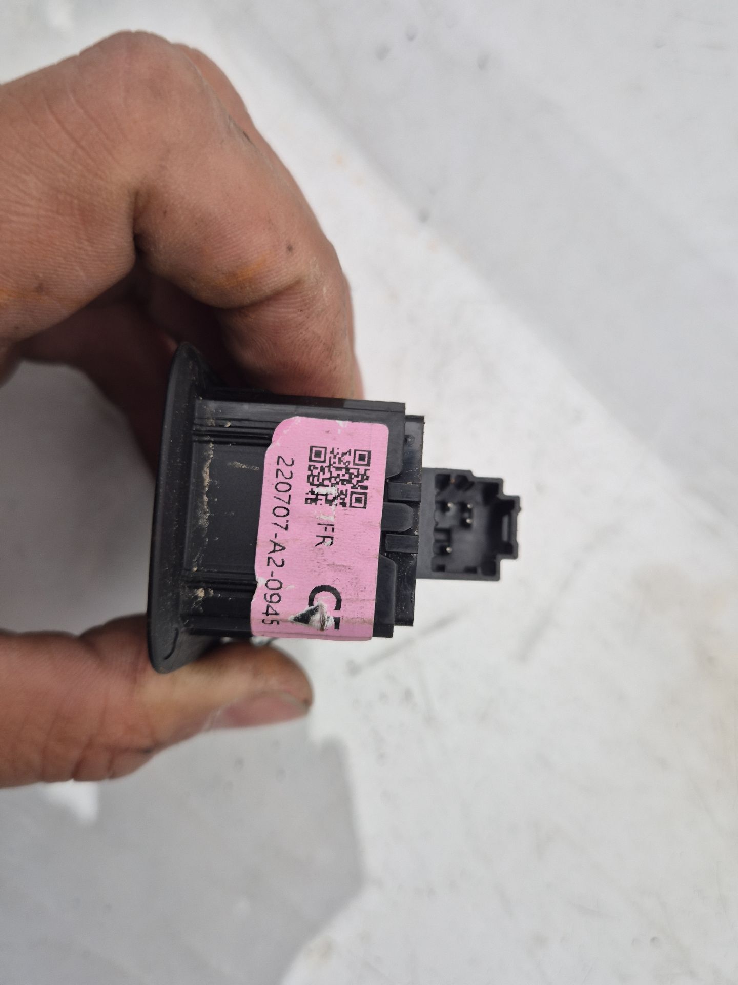 MANDO ELEVALUNAS DELANTERO DERECHO RENAULT ARKANA 