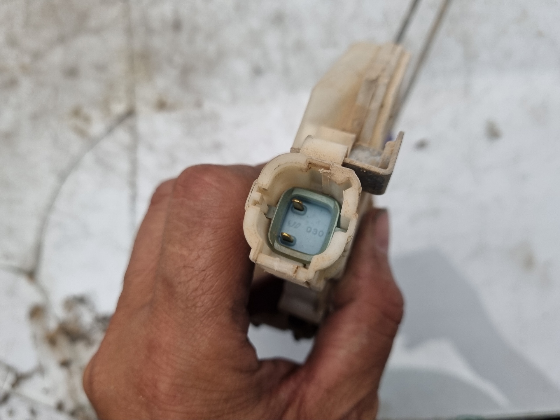 CERRADURA PUERTA TRASERA DERECHA NISSAN X-TRAIL YD22