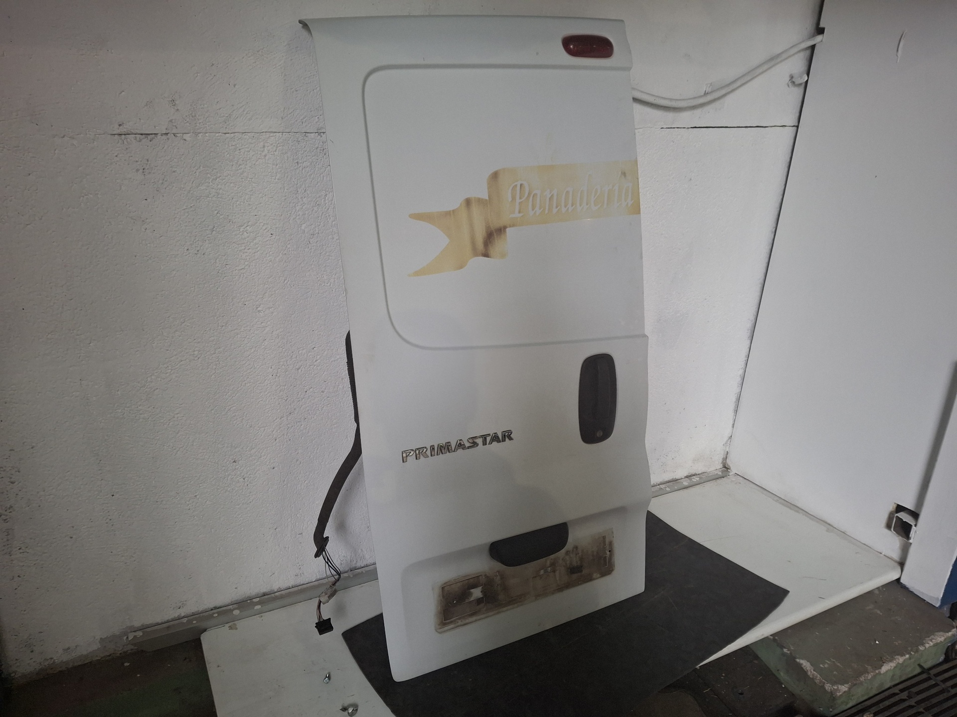 PORTON TRASERO IZQUIERDO NISSAN PRIMASTAR 