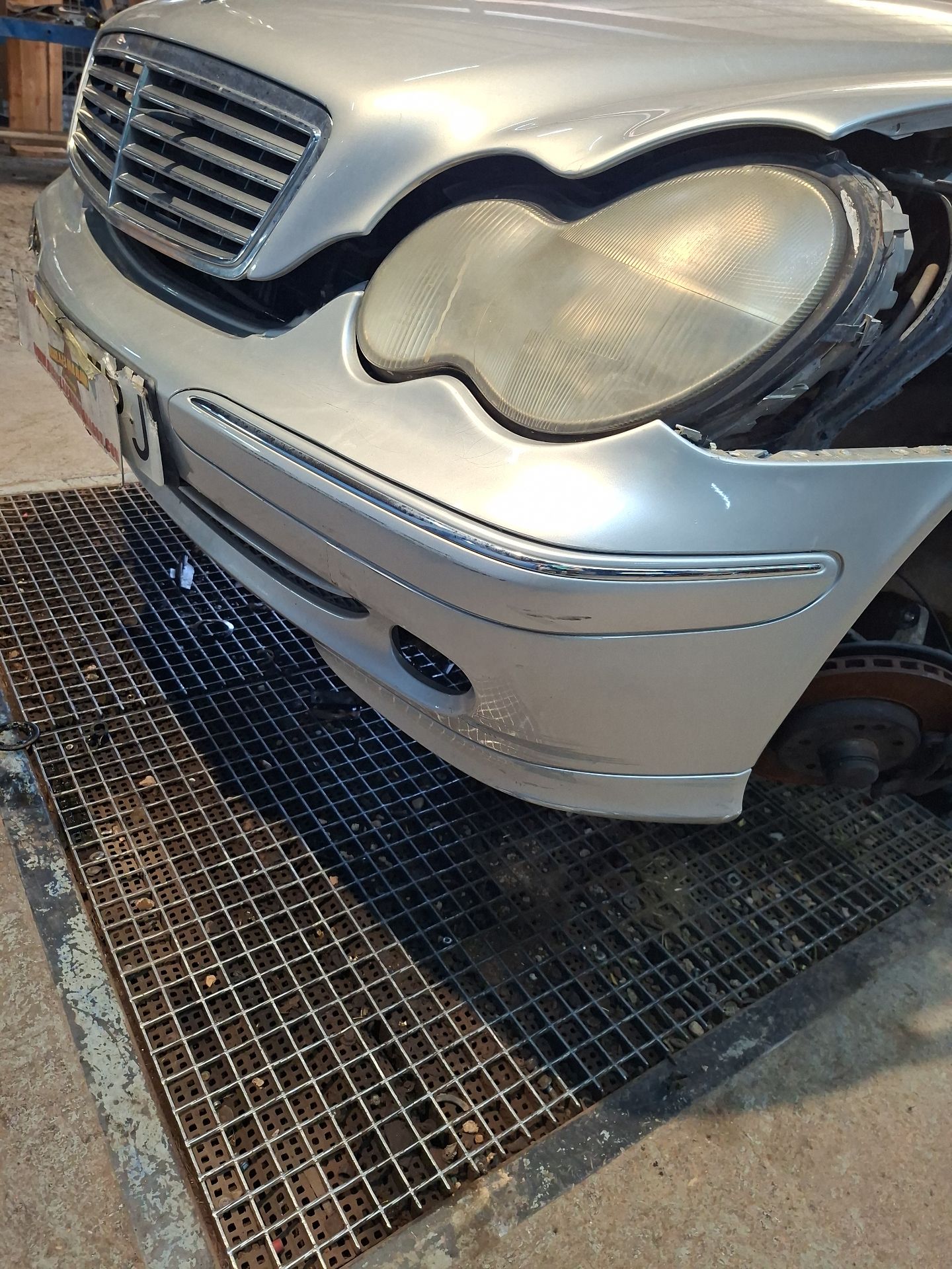 PARAGOLPES DELANTERO MERCEDES-BENZ CLASE C 