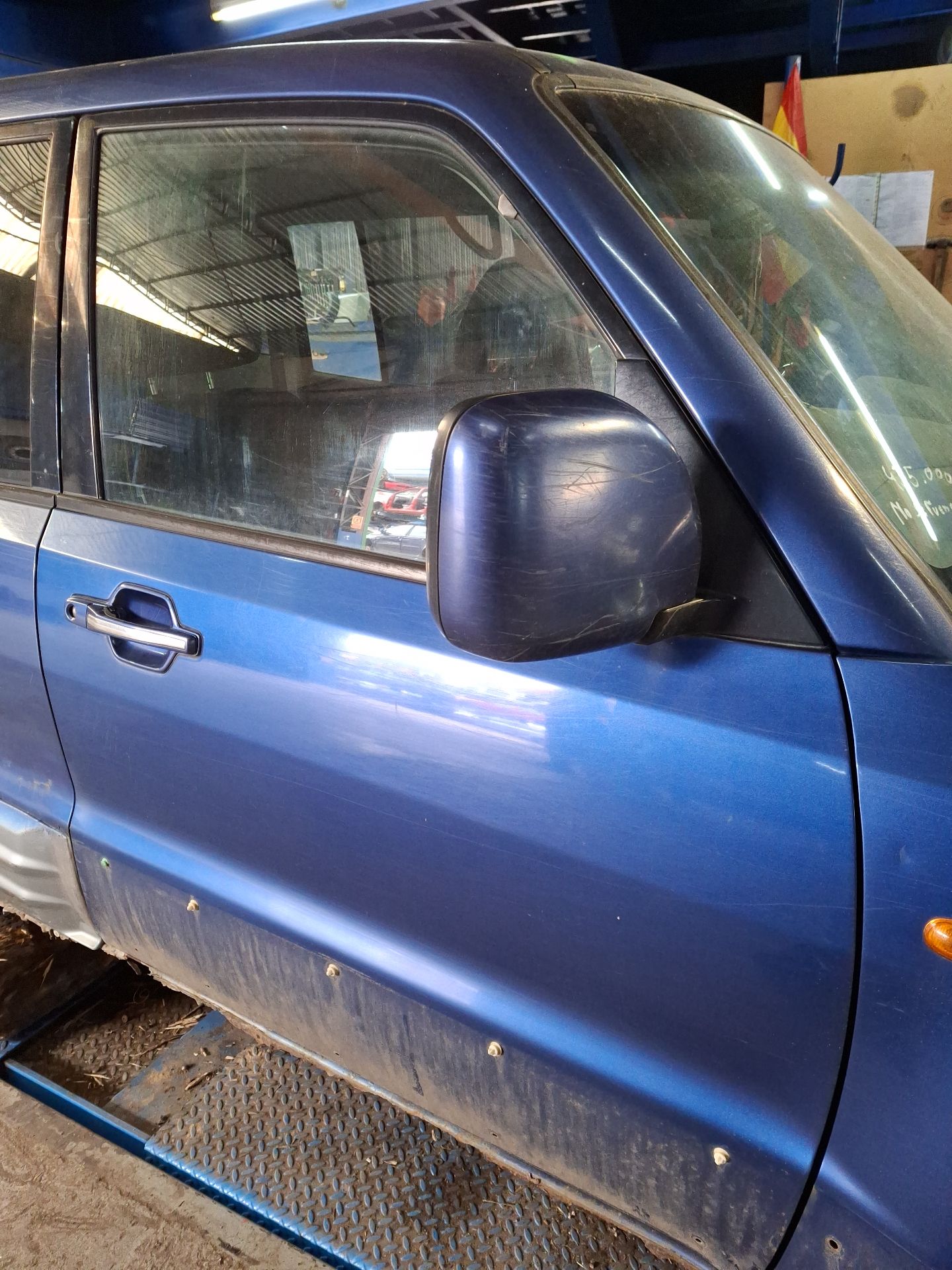 PUERTA DELANTERA DERECHA MITSUBISHI MONTERO 