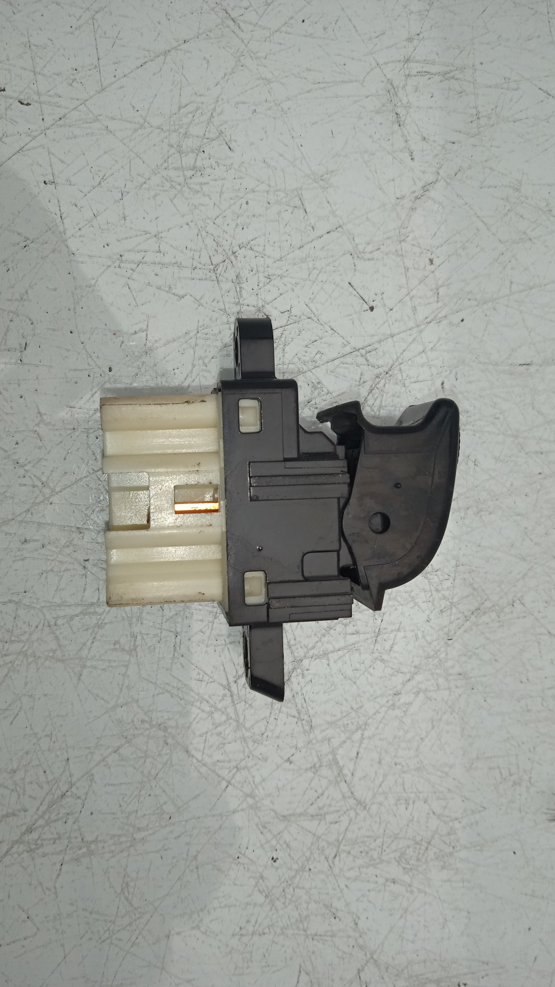 MANDO ELEVALUNAS DELANTERO DERECHO MAZDA 6 L8