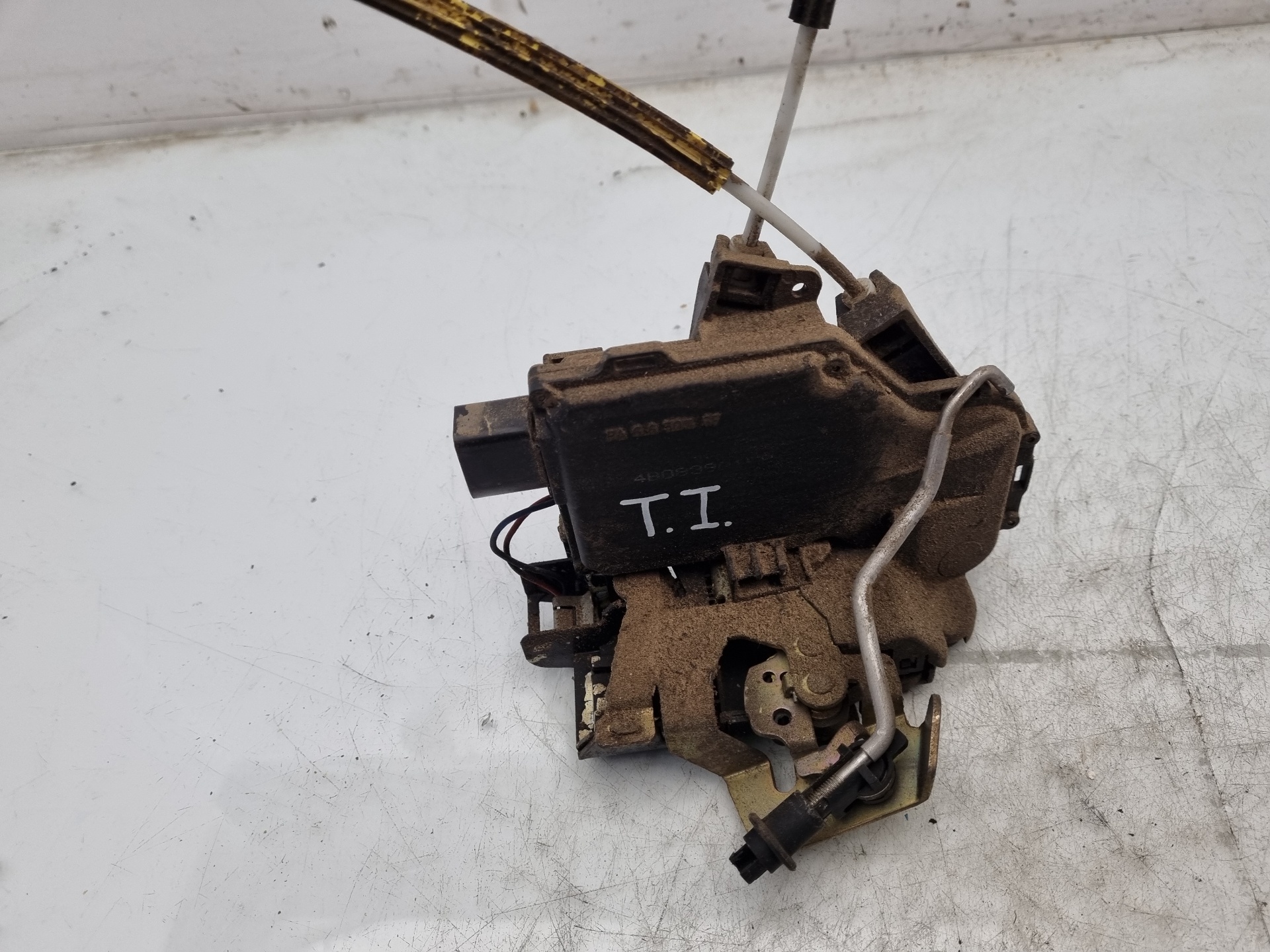 CERRADURA PUERTA TRASERA IZQUIERDA AUDI A6 AFB