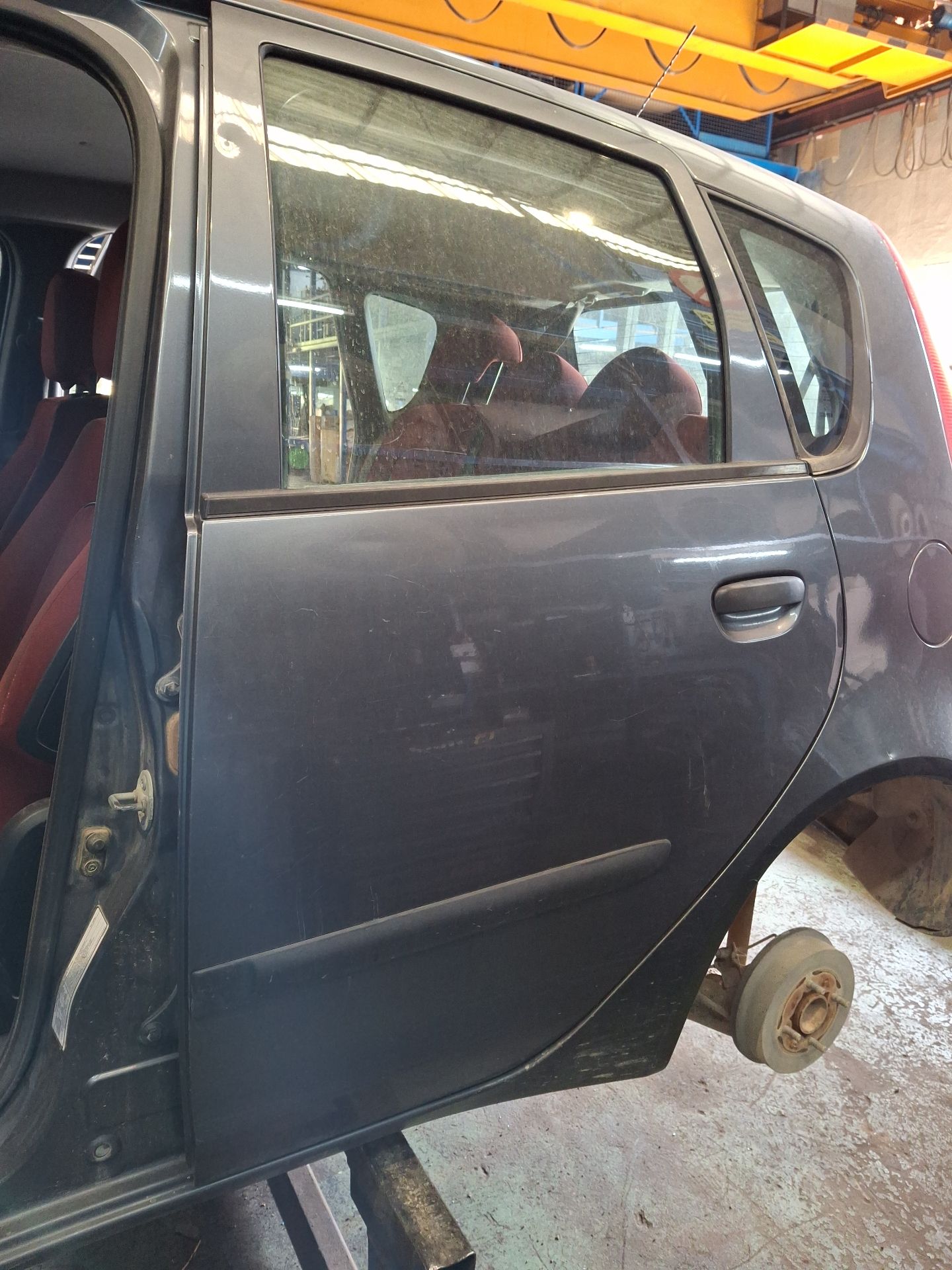 PUERTA TRASERA IZQUIERDA MITSUBISHI COLT 