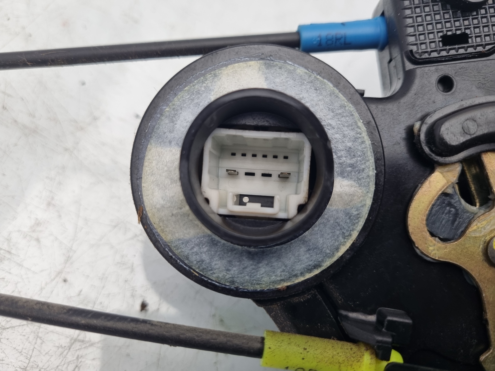 CERRADURA PUERTA TRASERA IZQUIERDA TOYOTA AVENSIS 1CDFTV