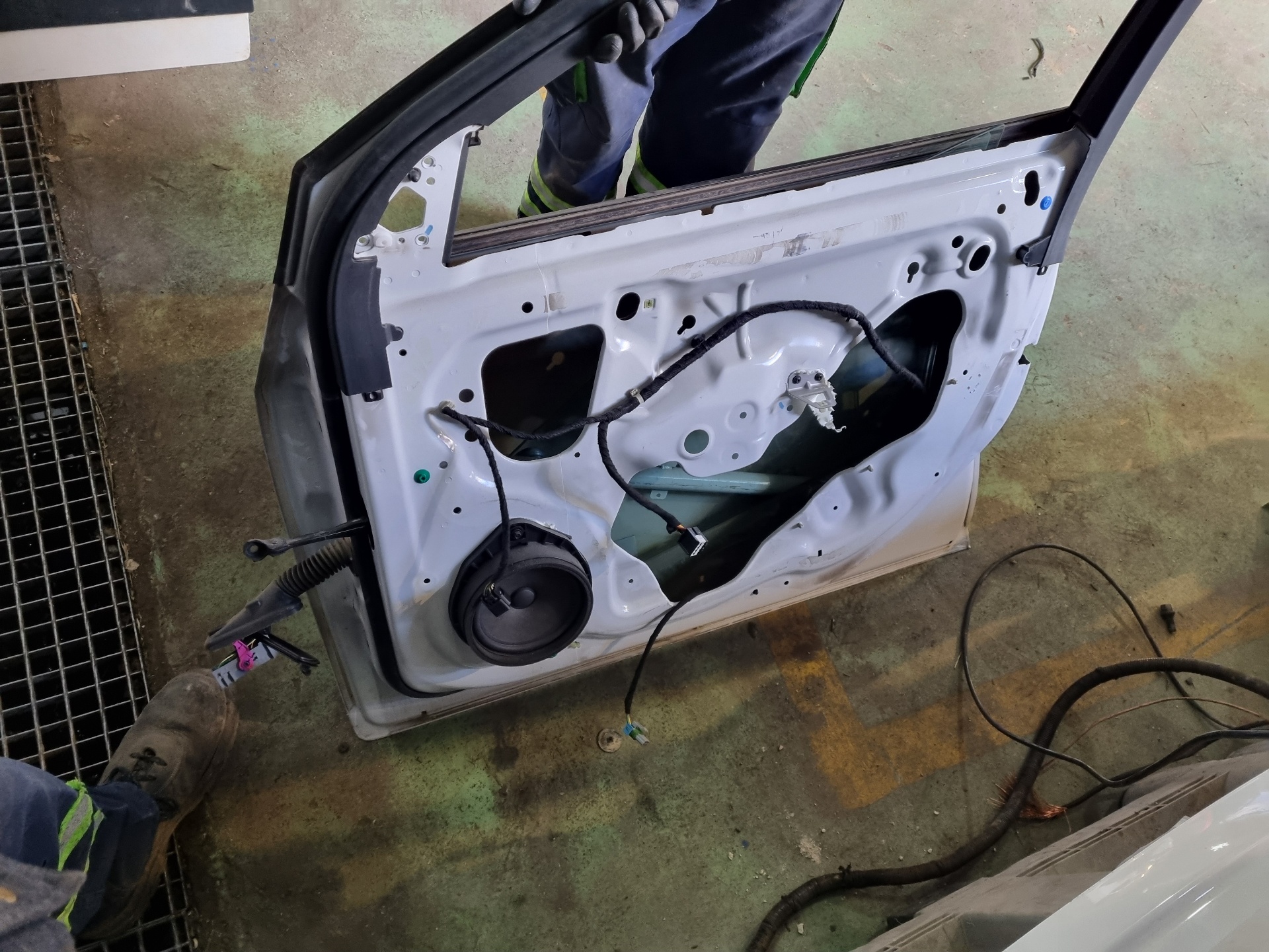 PUERTA DELANTERA DERECHA CHEVROLET CRUZE Z20D1